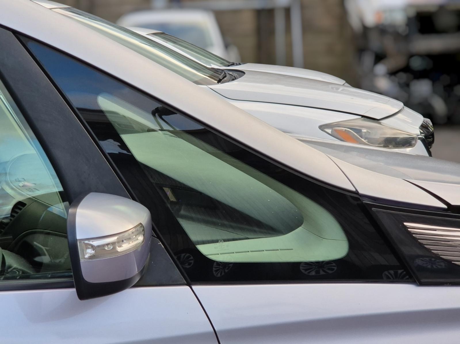 Right_Front_1q_Door_Glass