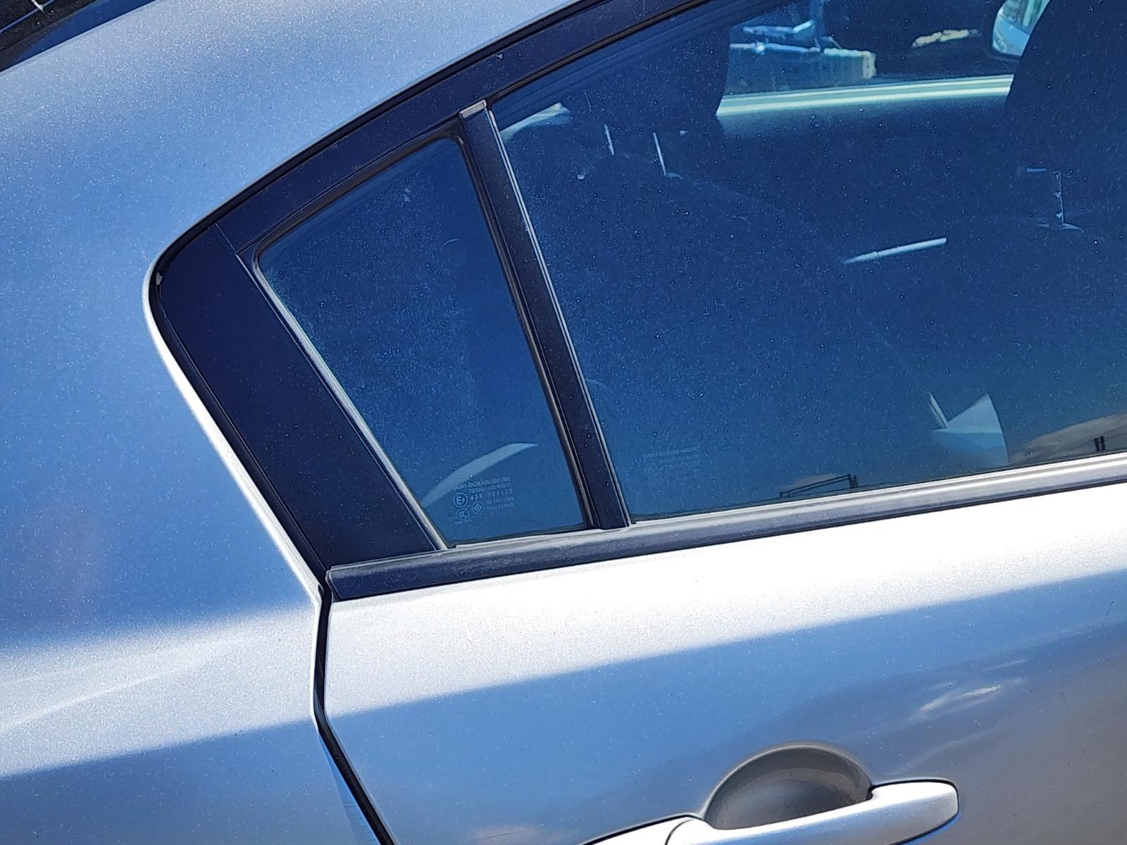 Right Rear 1q Door Glass