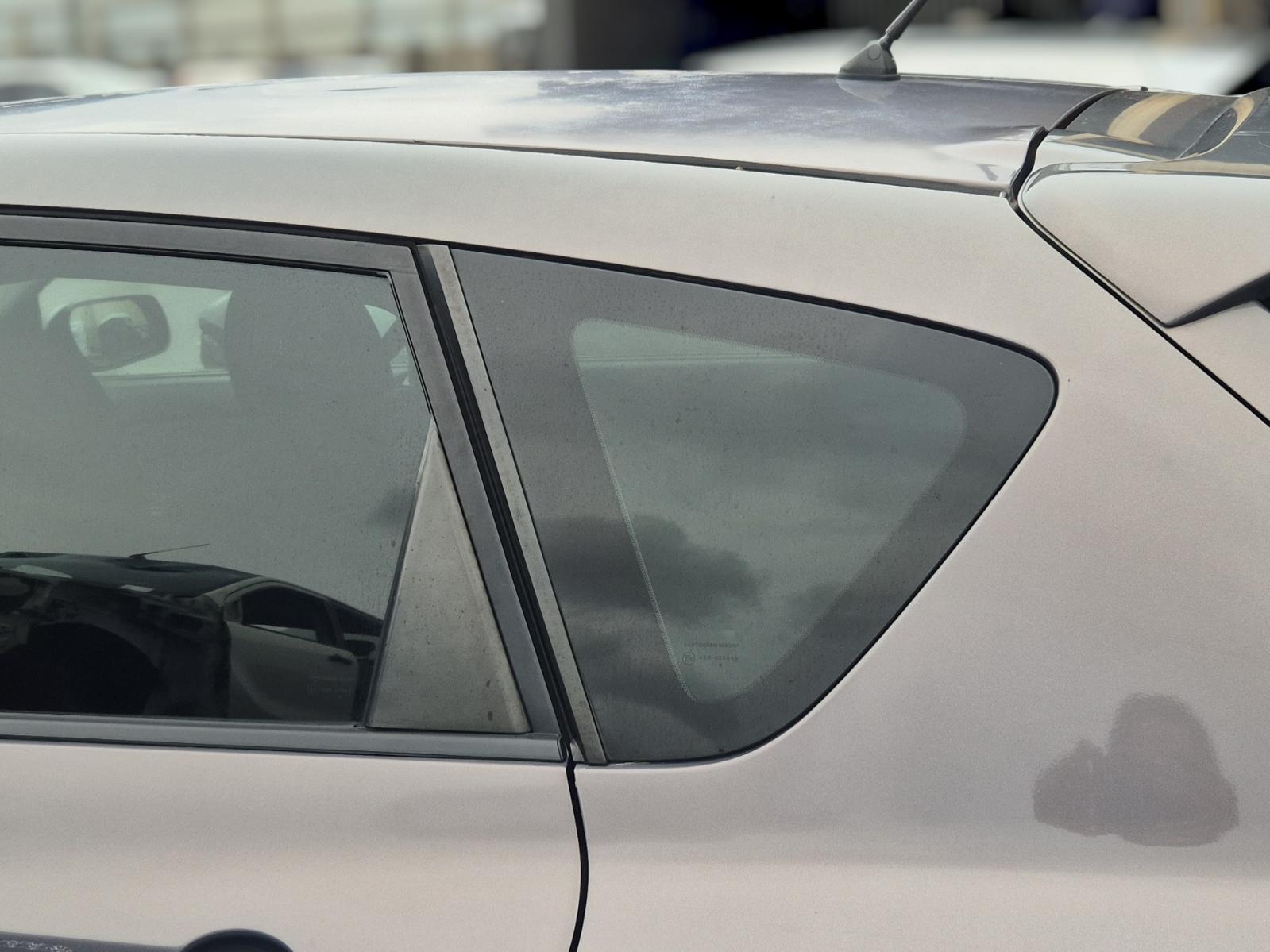 Left_Rear_Side_Glass