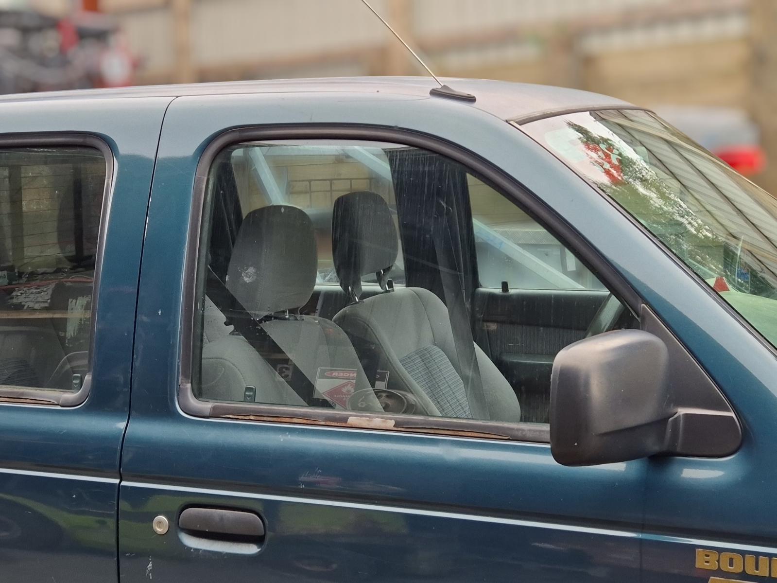 Right_Front_Door_Window