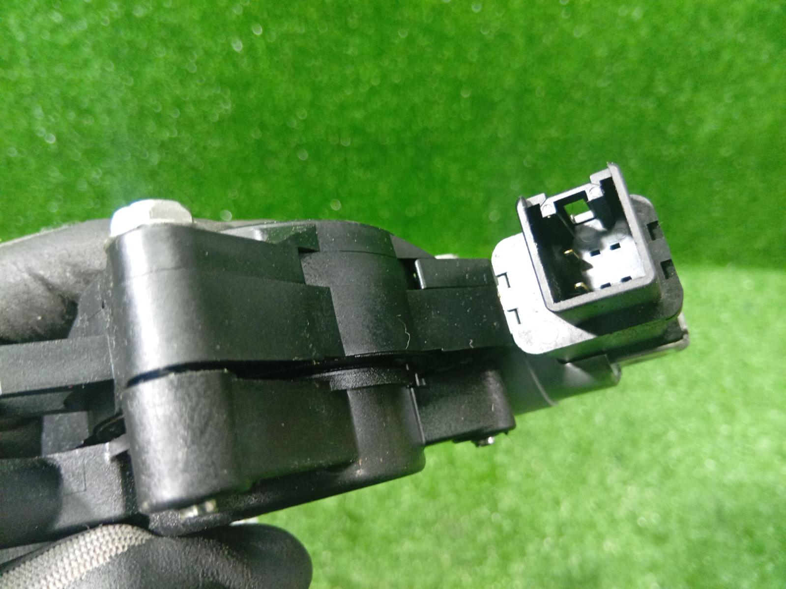 Left Rear Wnd Reg Motor