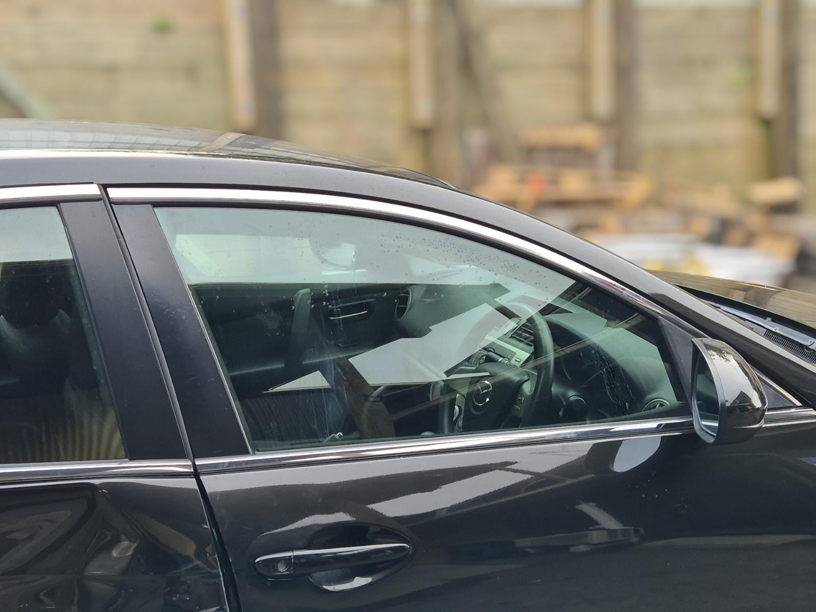 Right_Front_Door_Window