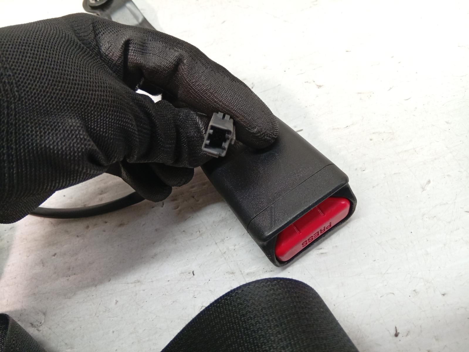 Seat_Belt_Stalk