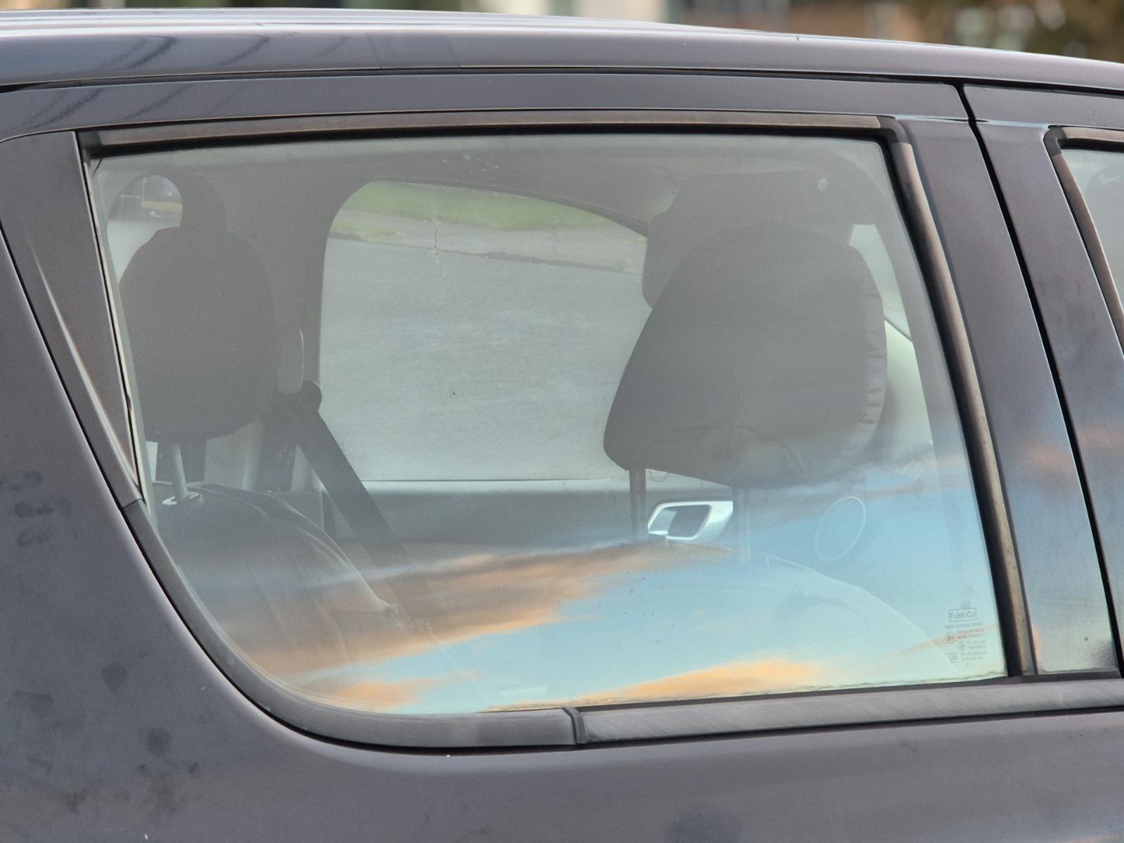 Right_Rear_Door_Window
