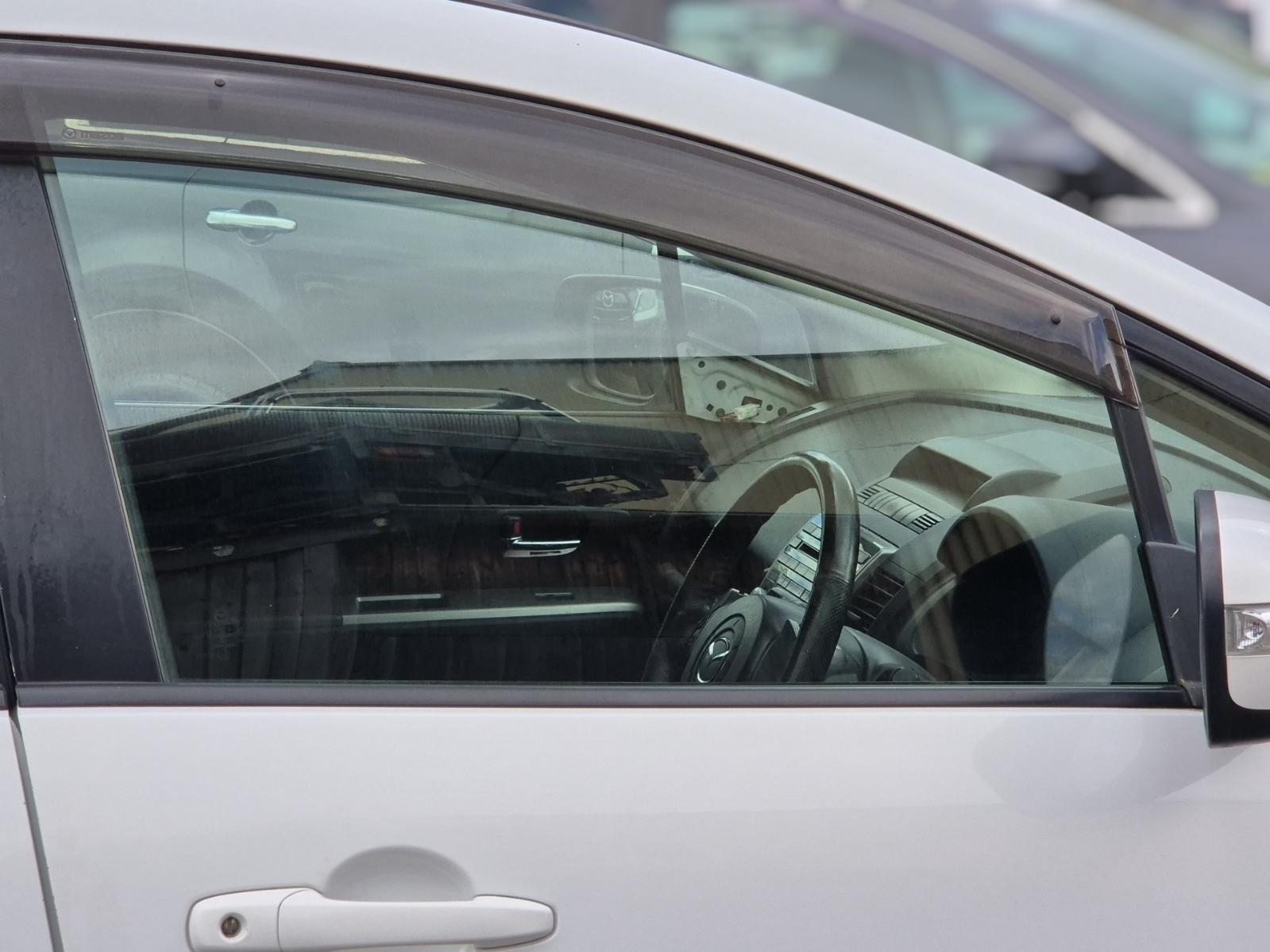 Right_Front_Door_Window