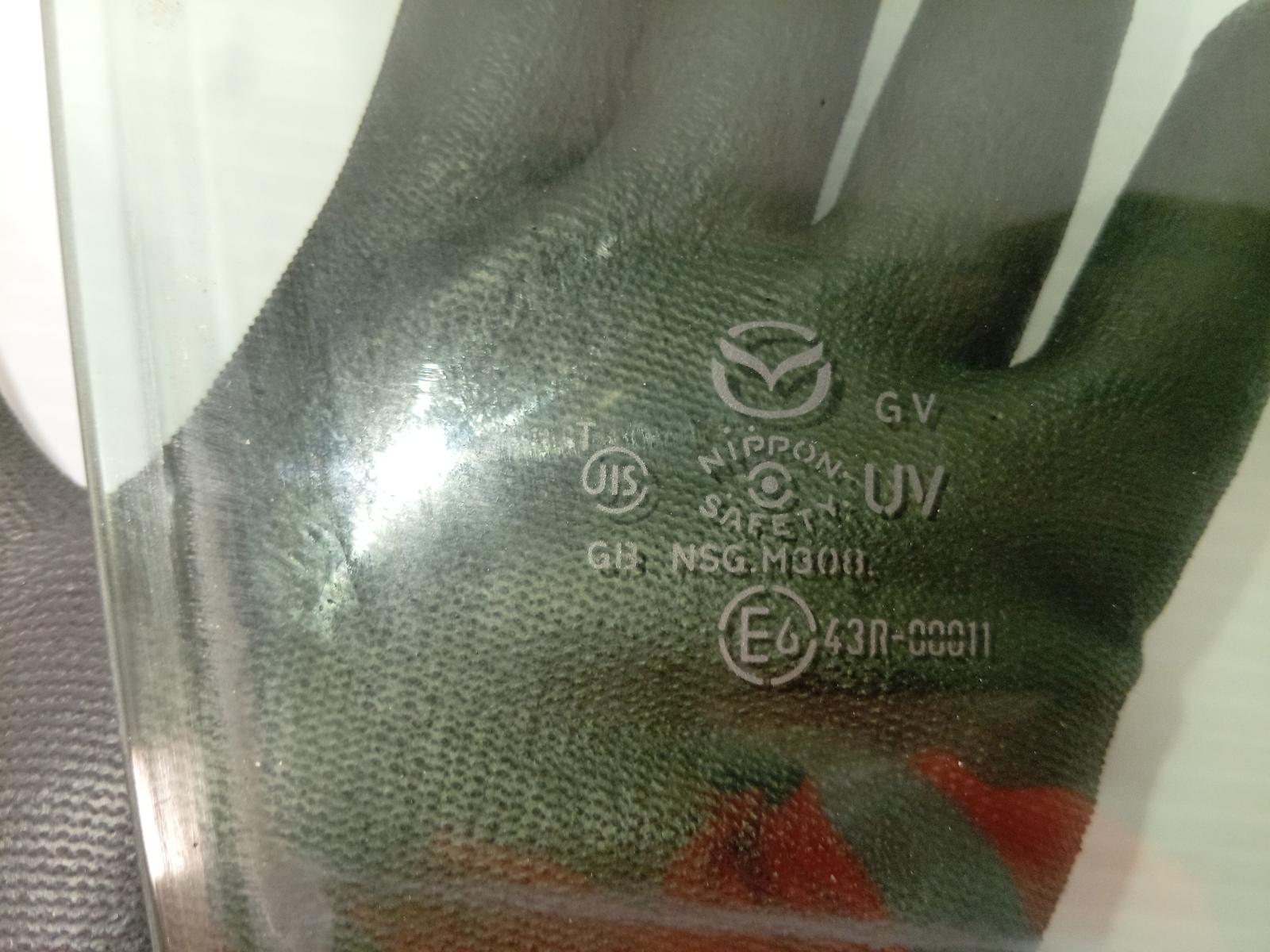 Right_Front_Door_Window