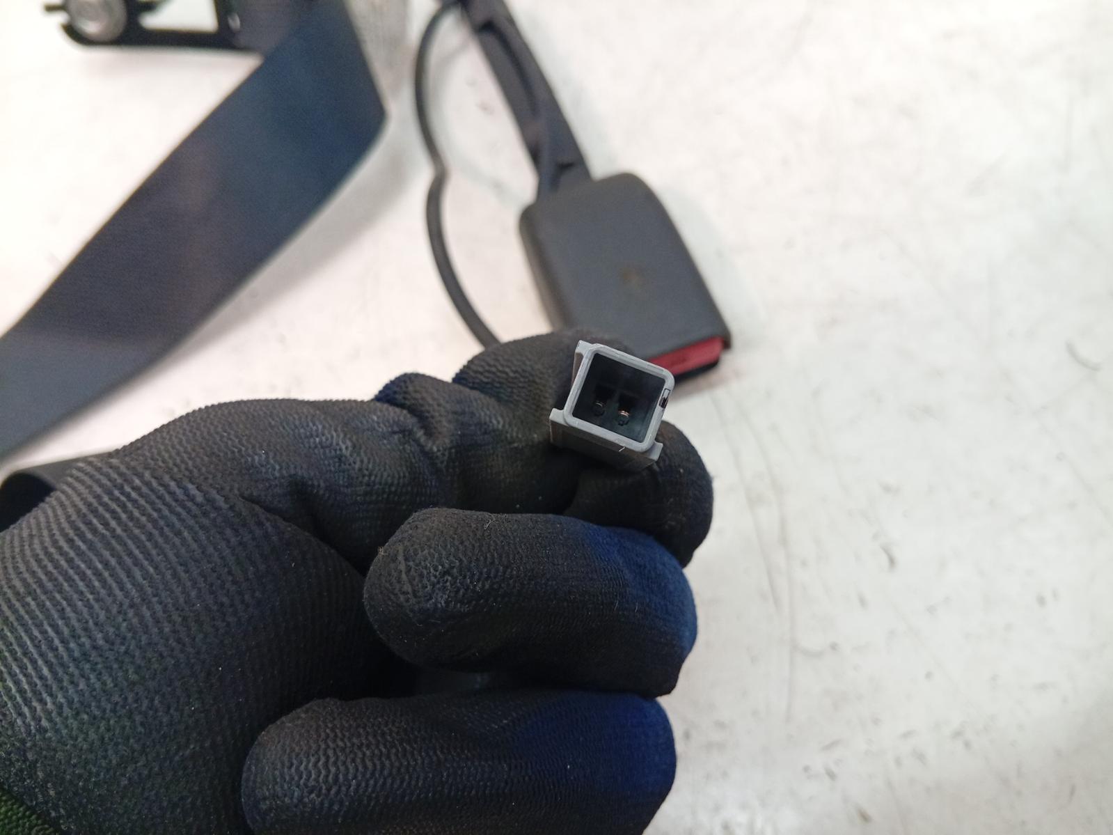 Seat_Belt_Stalk
