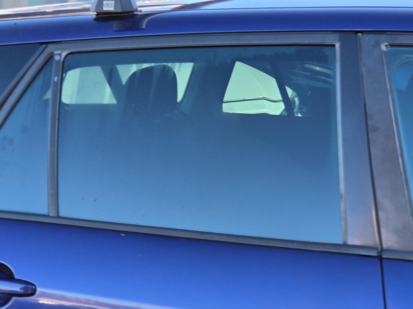 Right_Rear_Door_Window