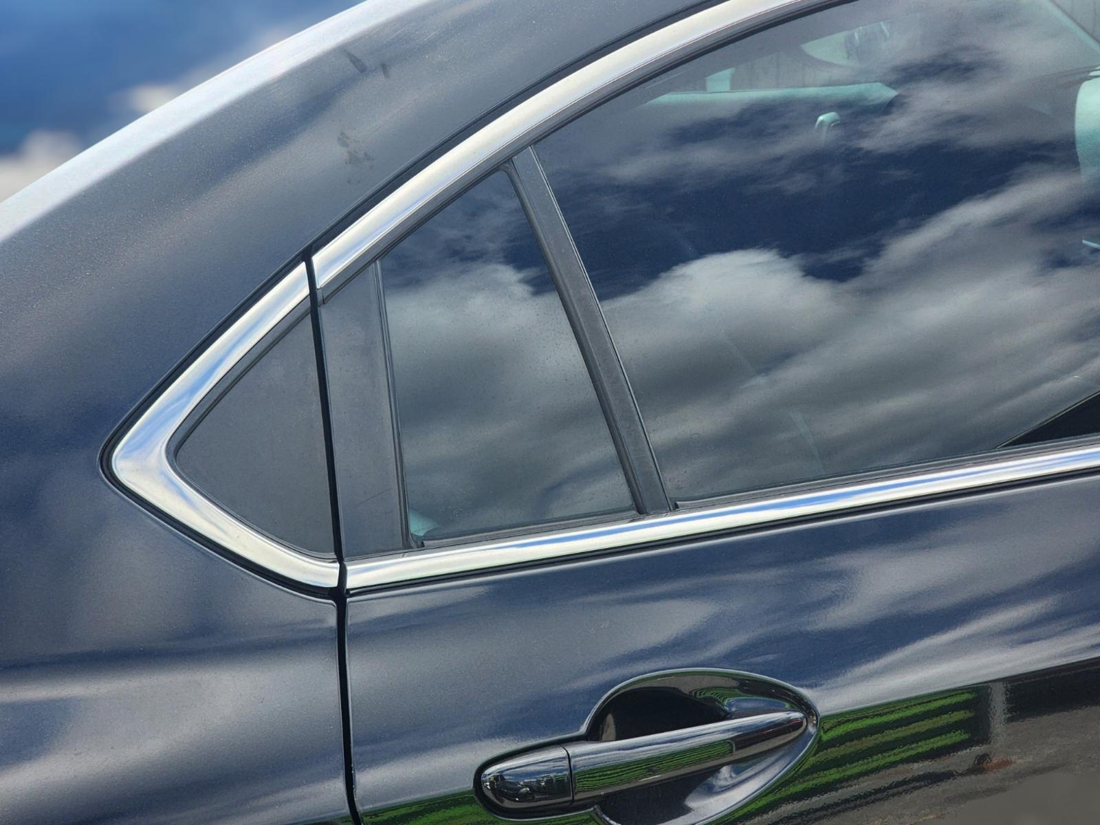 Right Rear 1q Door Glass