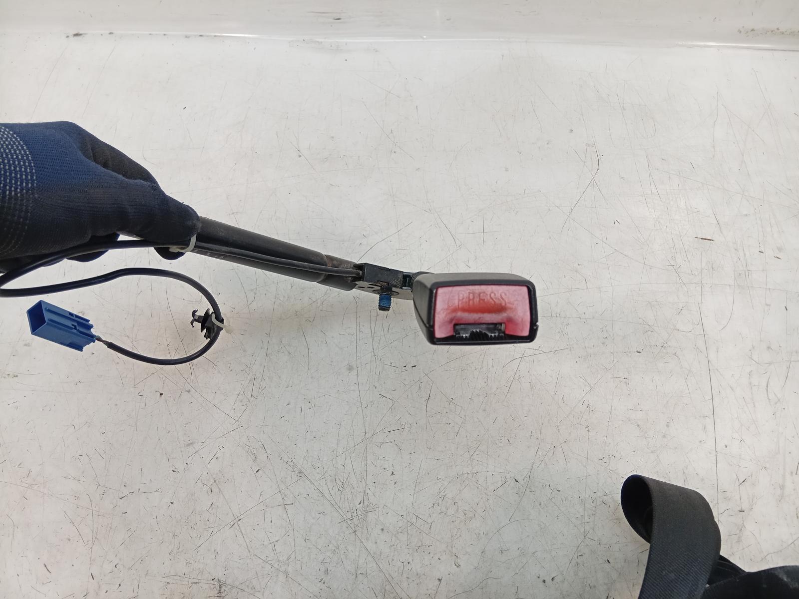 Seat_Belt_Stalk