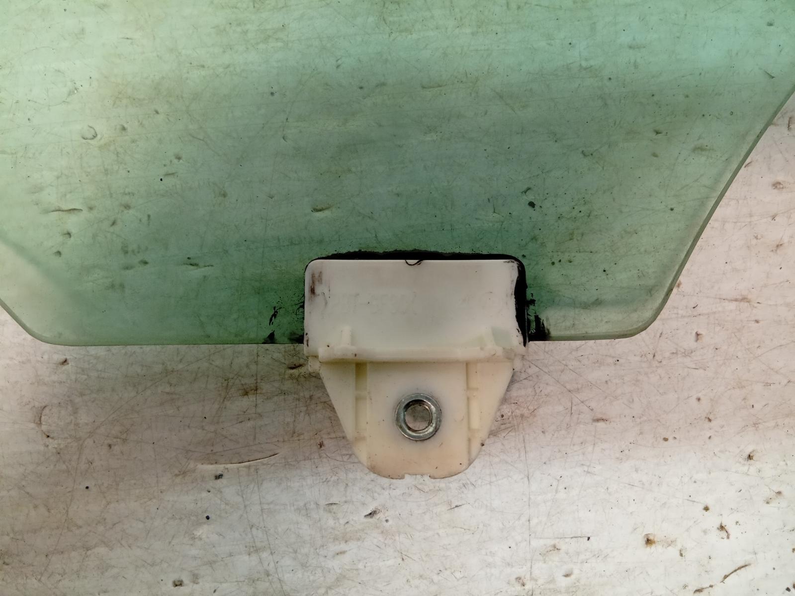 Right_Rear_Door_Window