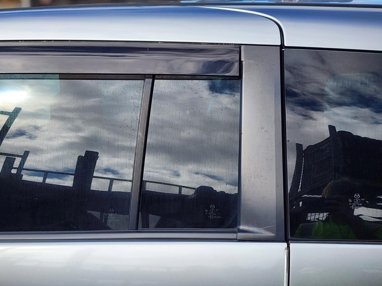 Left Rear 1q Door Glass