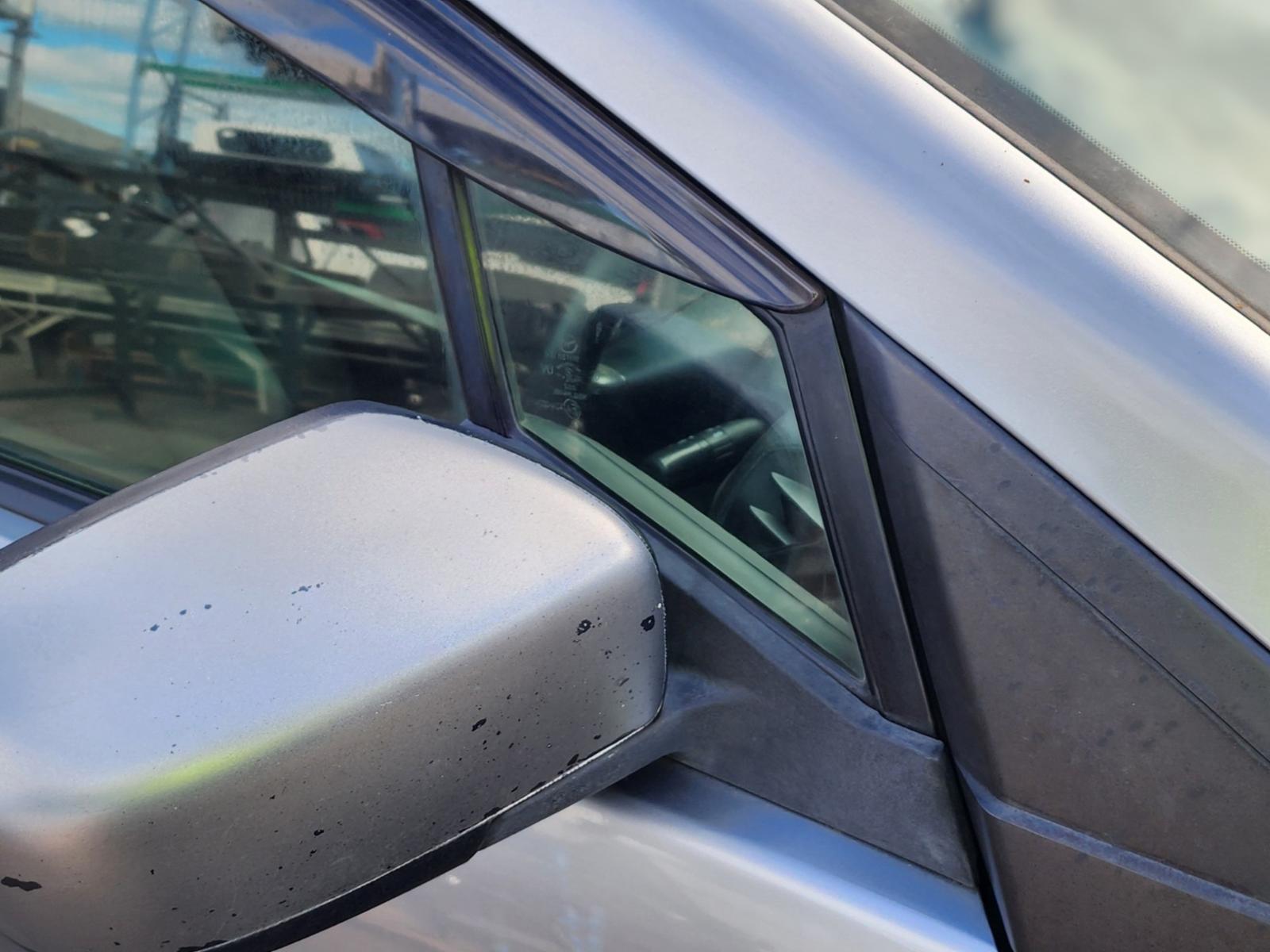 Right Front 1q Door Glass