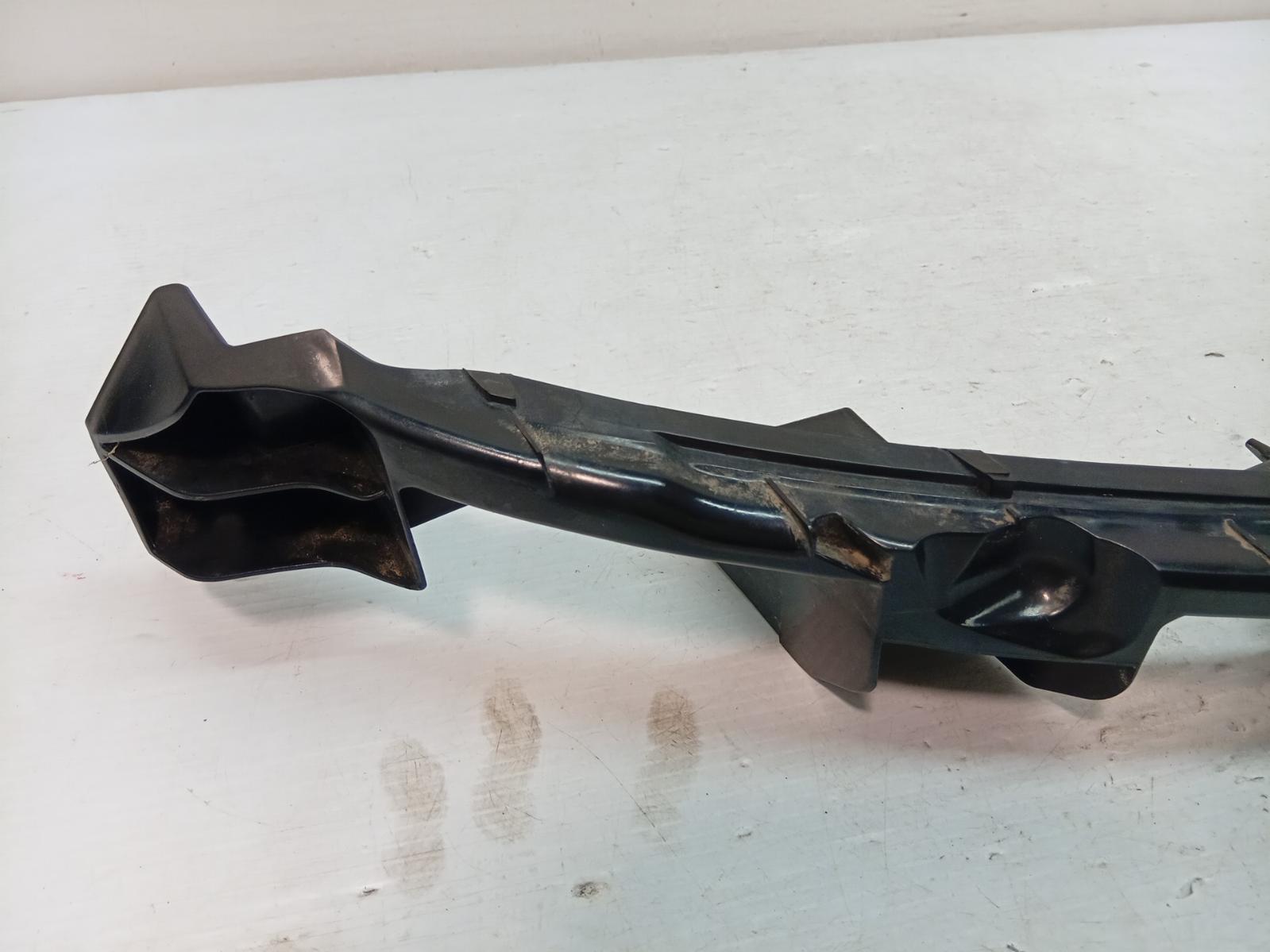 Right_Headlight_Surround