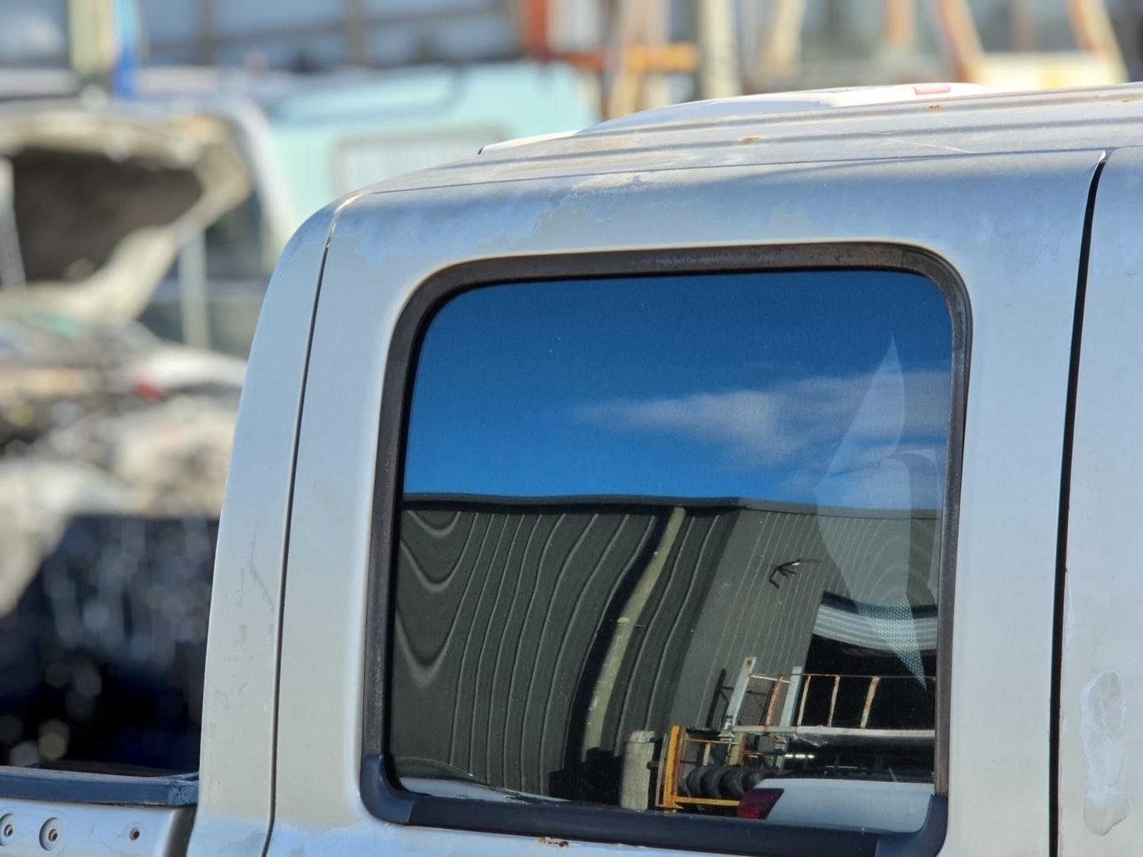 Right_Rear_Door_Window