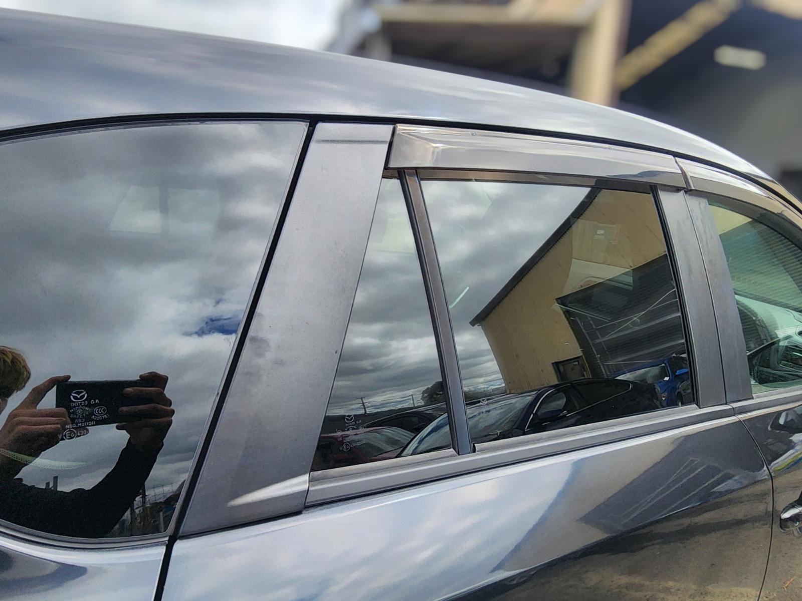 Right Rear 1q Door Glass