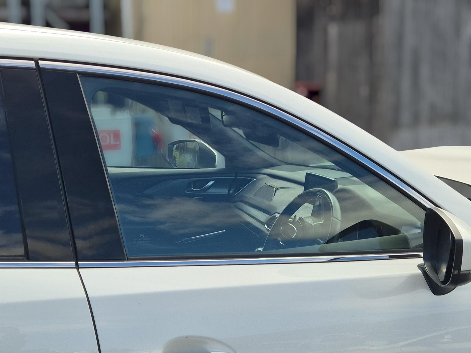 Right_Front_Door_Window