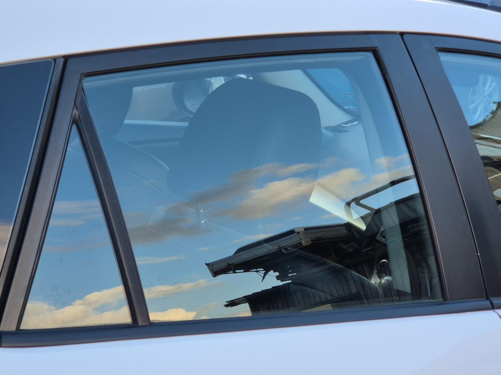 Right_Rear_Door_Window