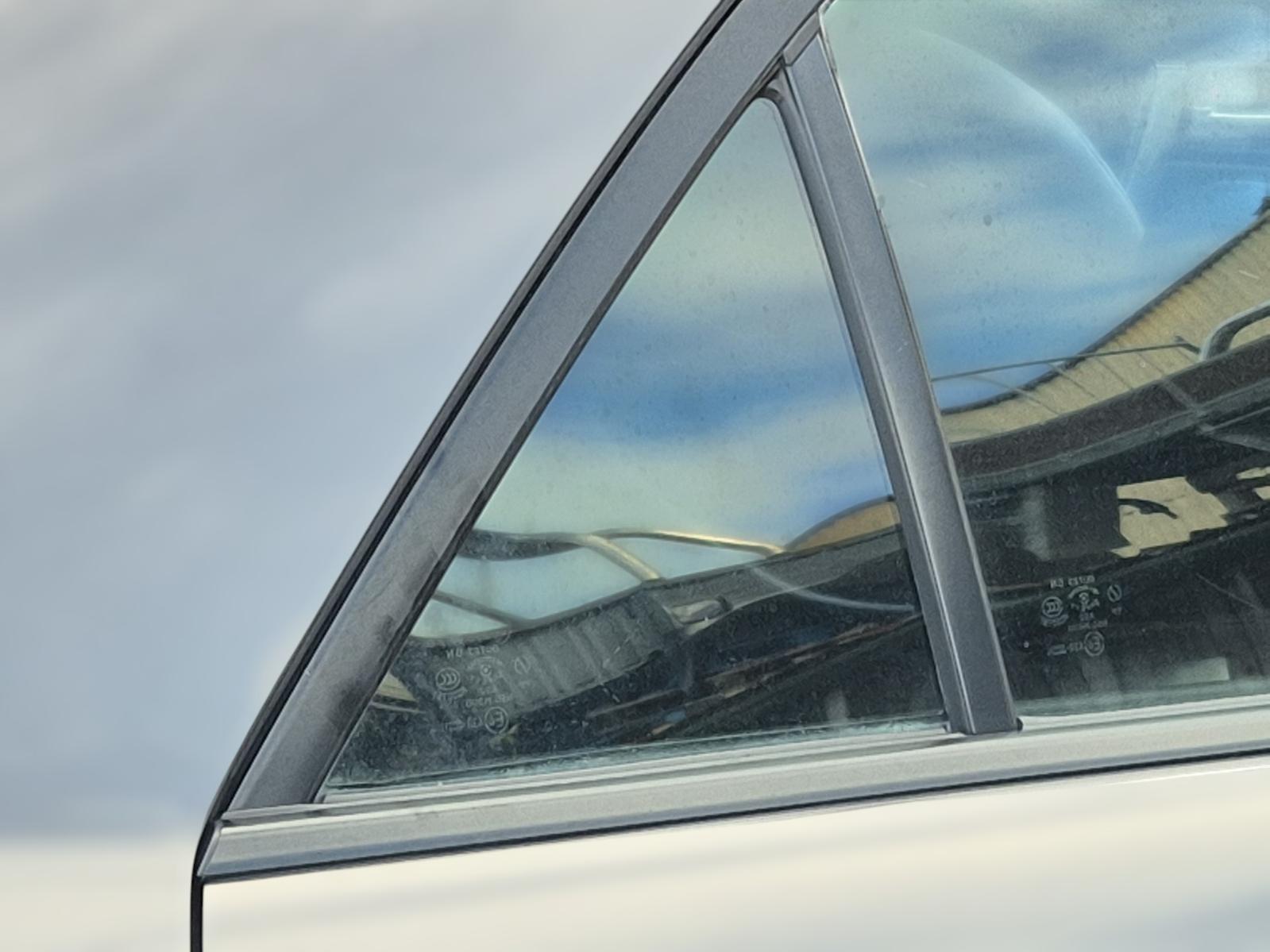 Right_Rear_1q_Door_Glass