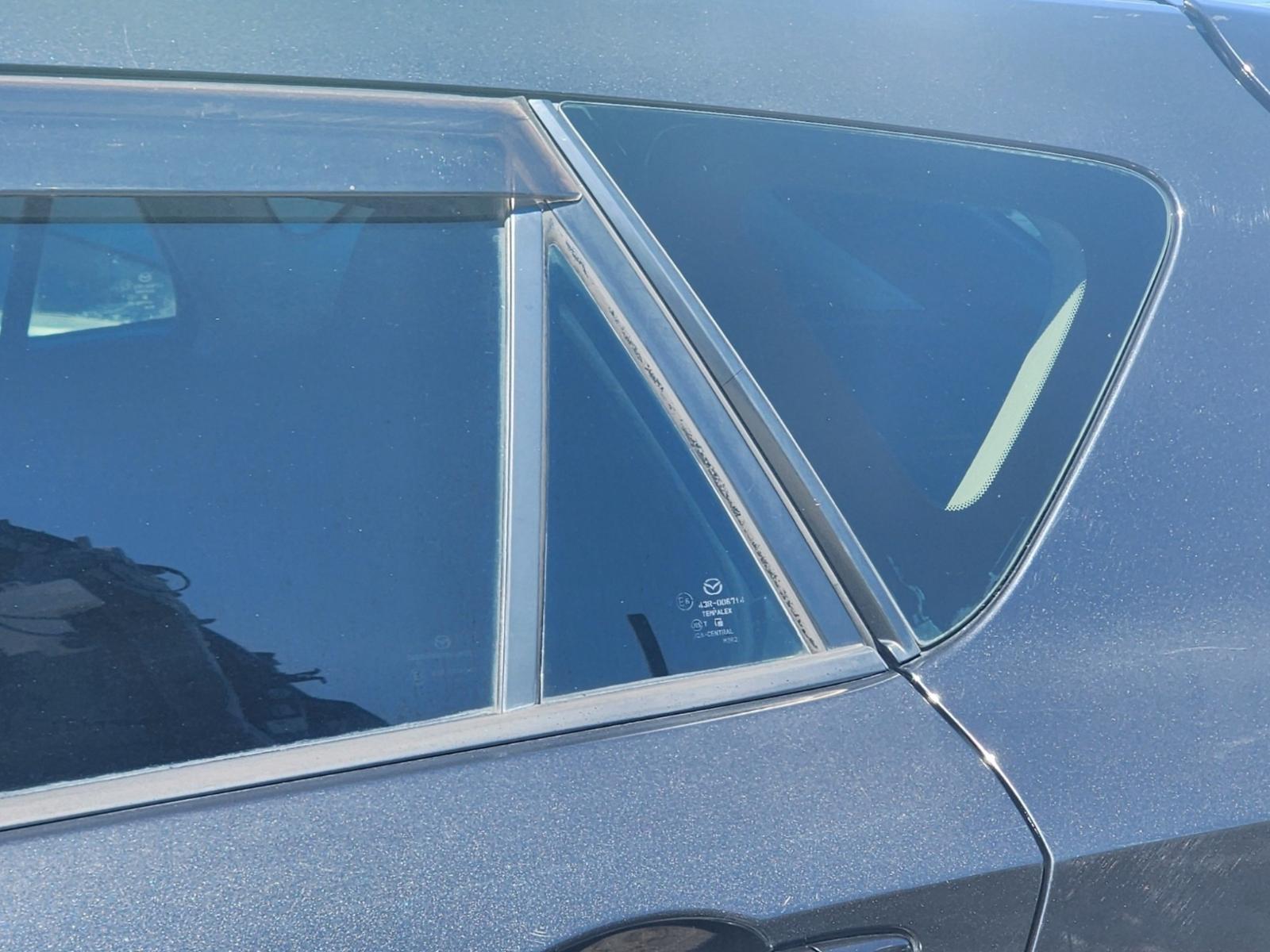 Left Rear 1q Door Glass