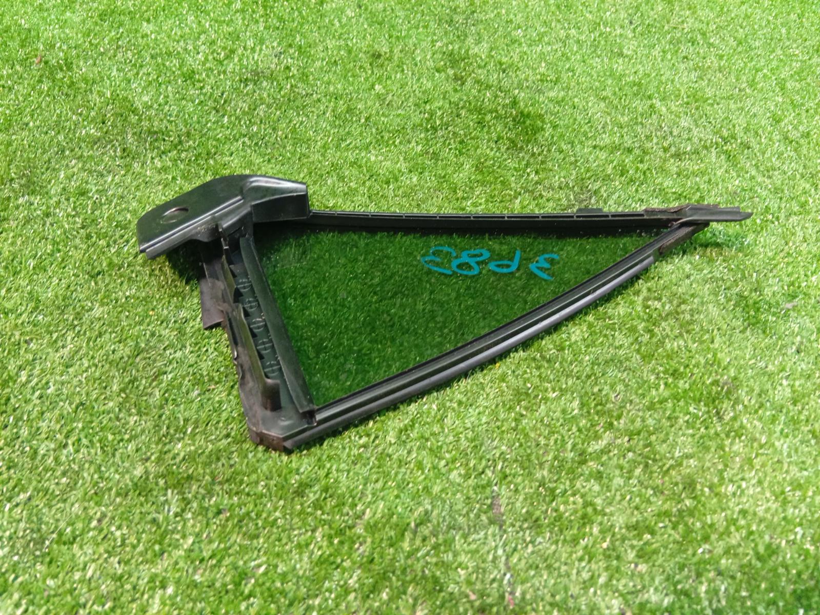 Left Rear 1q Door Glass