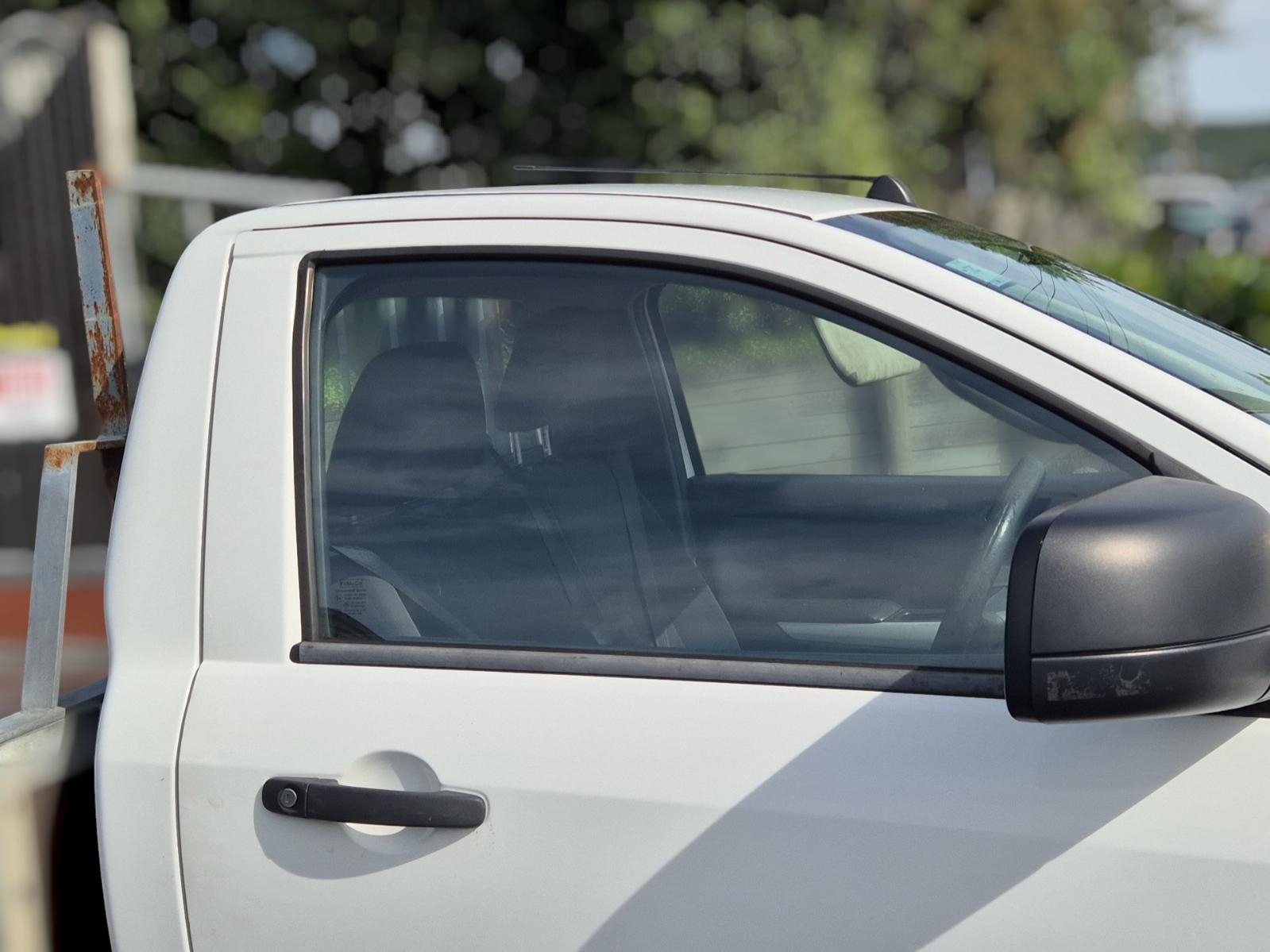 Right_Front_Door_Window