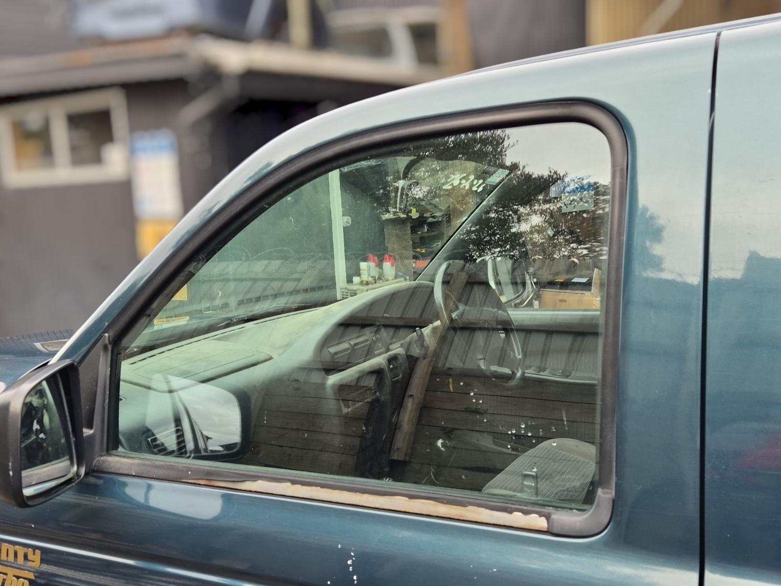 Left_Front_Door_Window