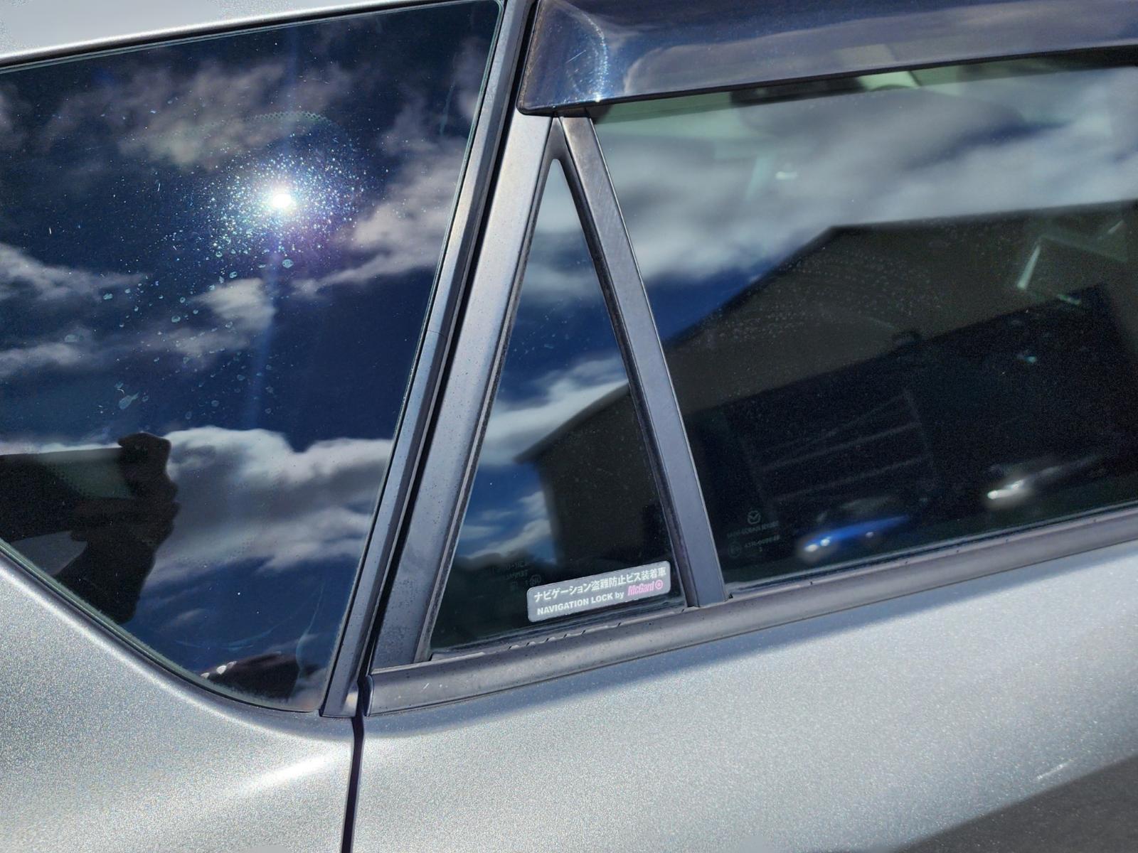 Right Rear 1q Door Glass