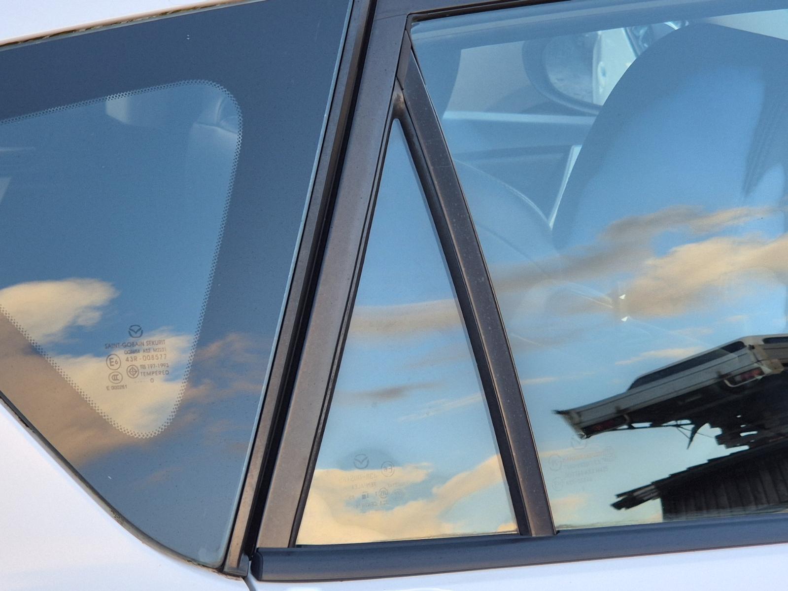 Right_Rear_1q_Door_Glass