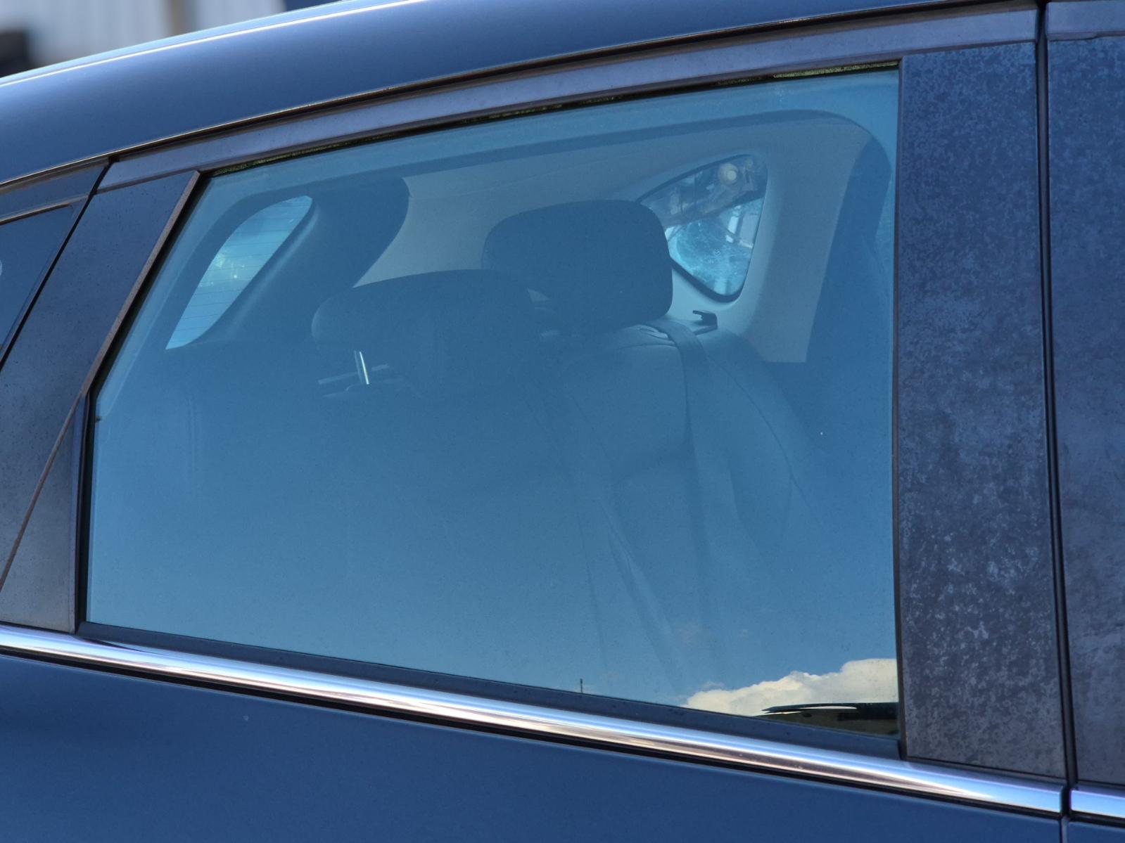 Right_Rear_Door_Window