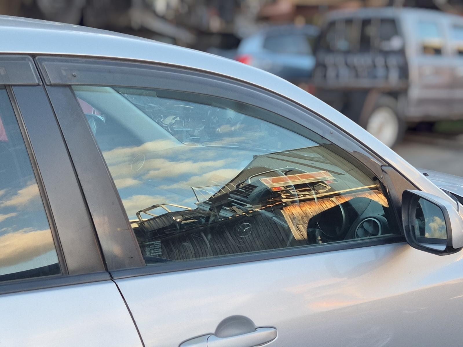 Right_Front_Door_Window