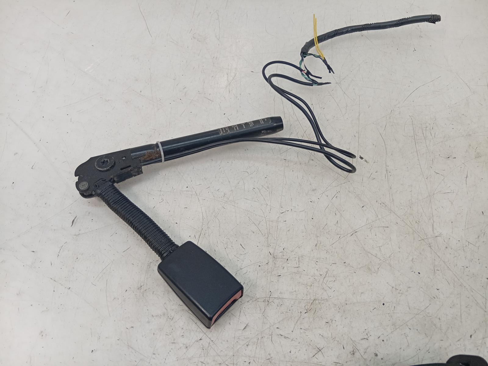 Seat_Belt_Stalk