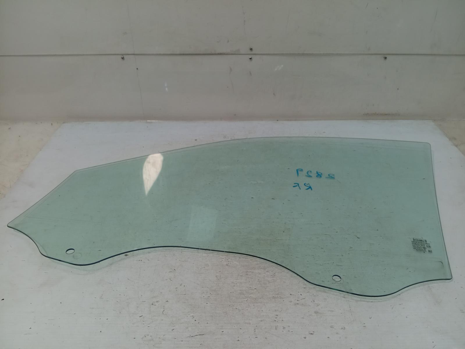 Right_Front_Door_Window