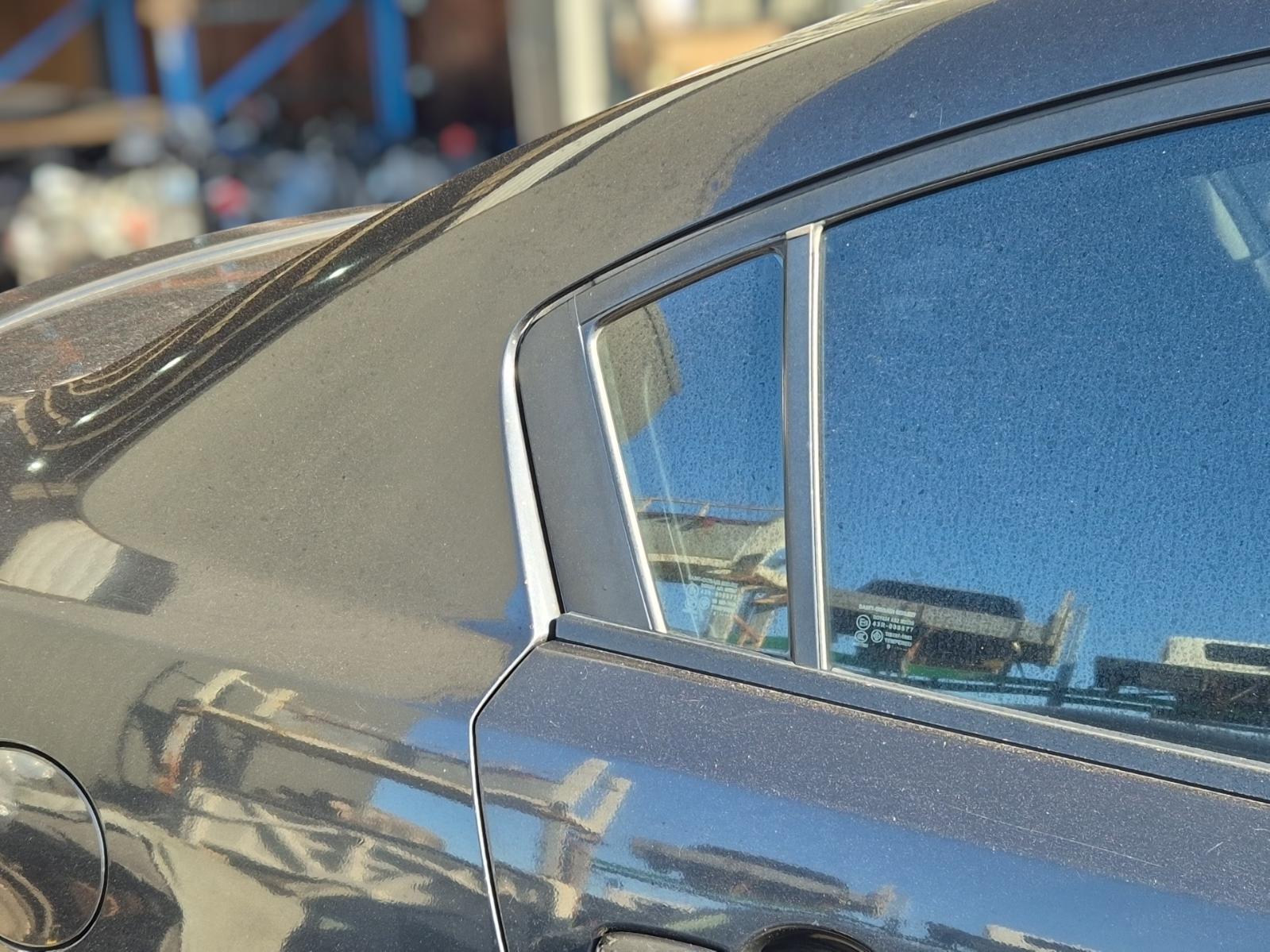 Right_Rear_1q_Door_Glass