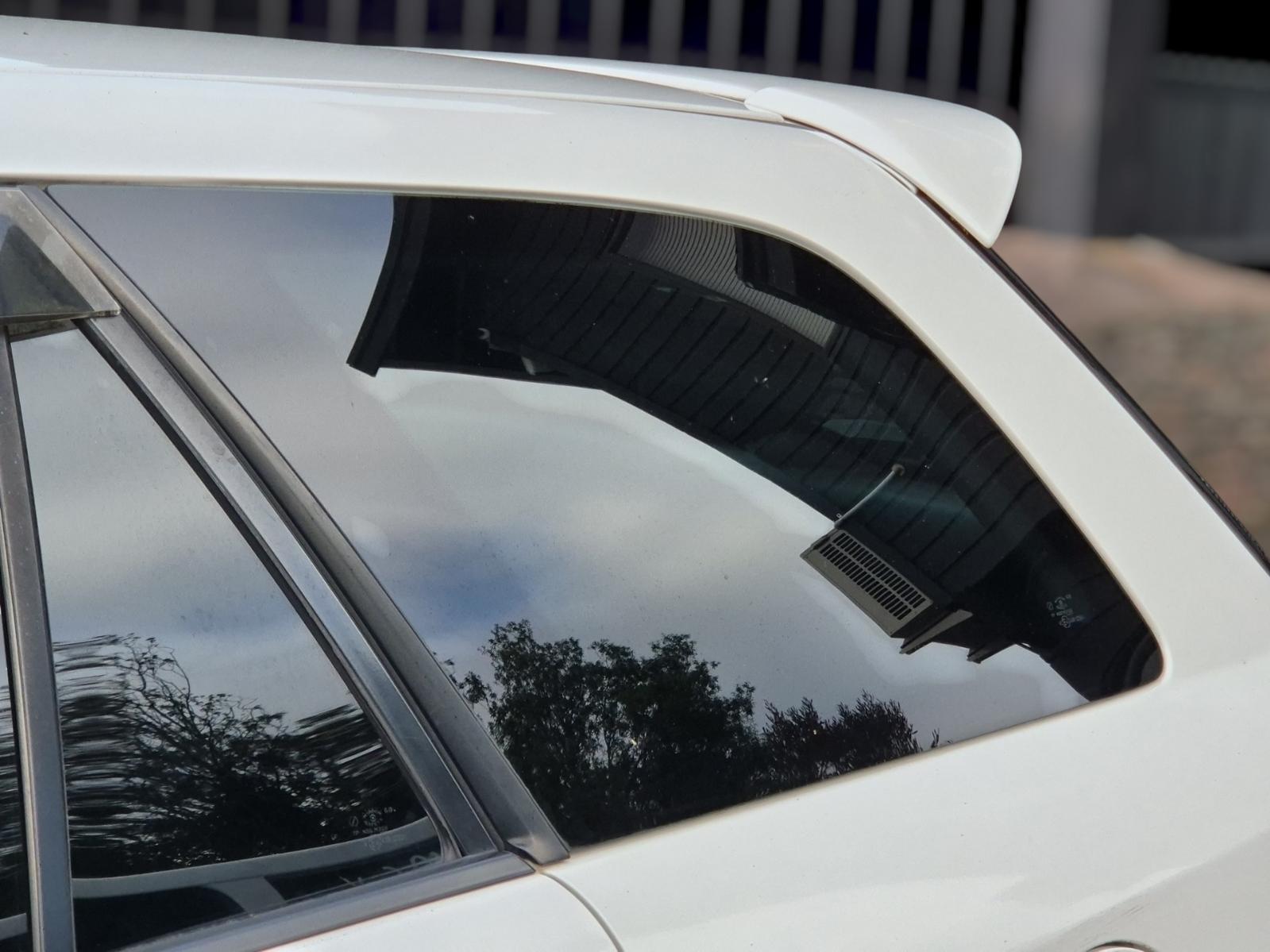 Left_Rear_Side_Glass