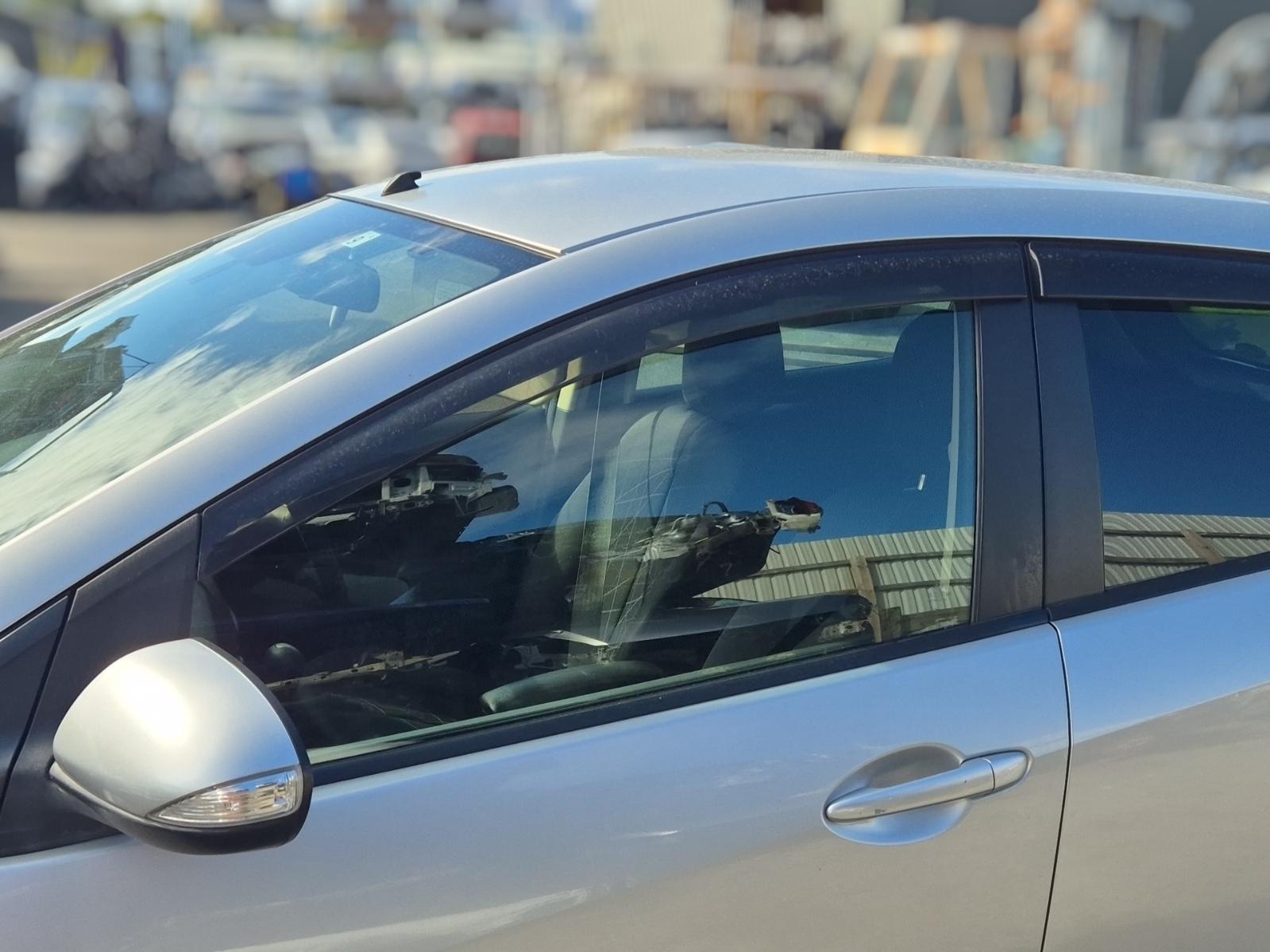 Left_Front_Door_Window