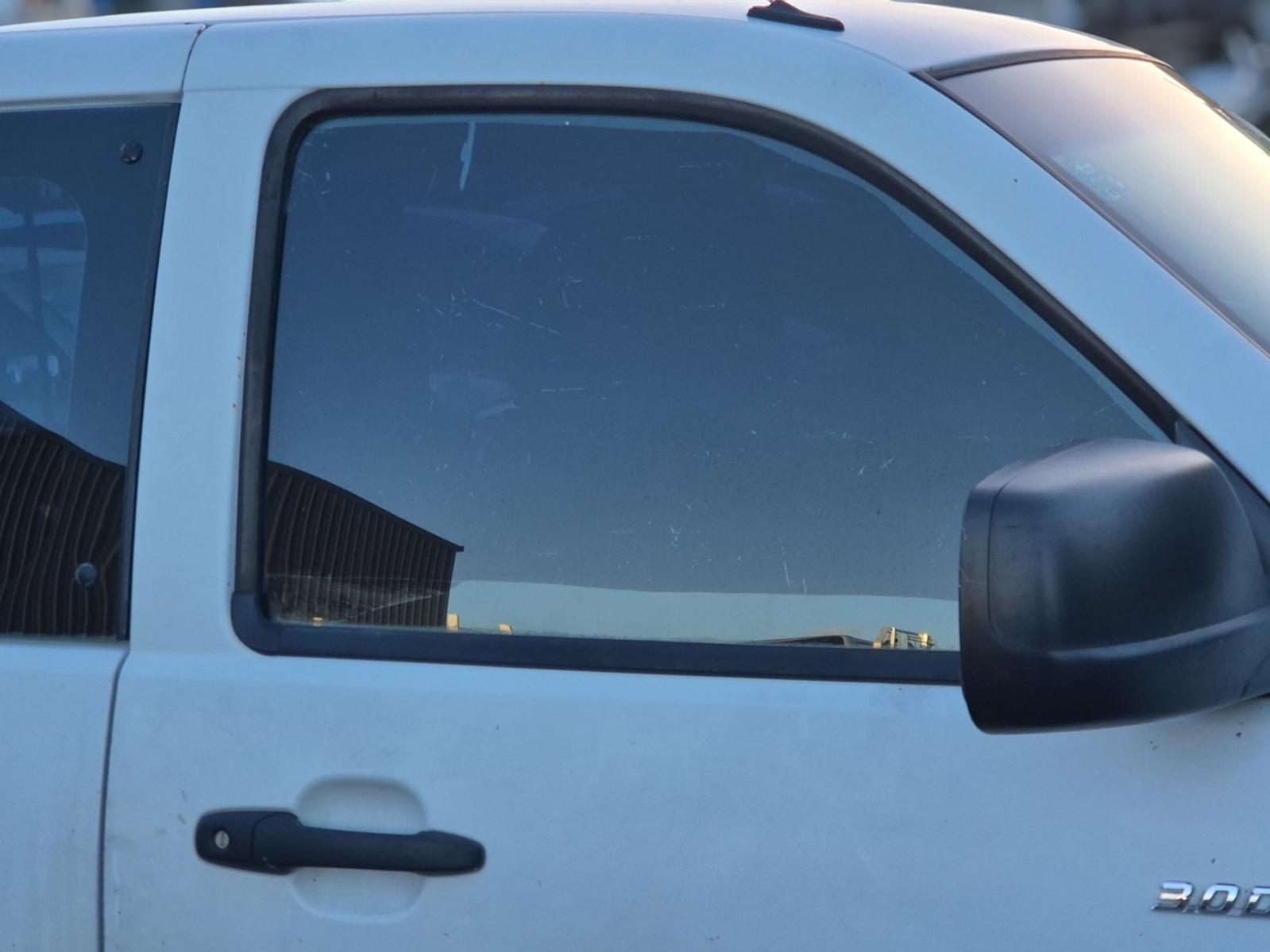 Right_Front_Door_Window