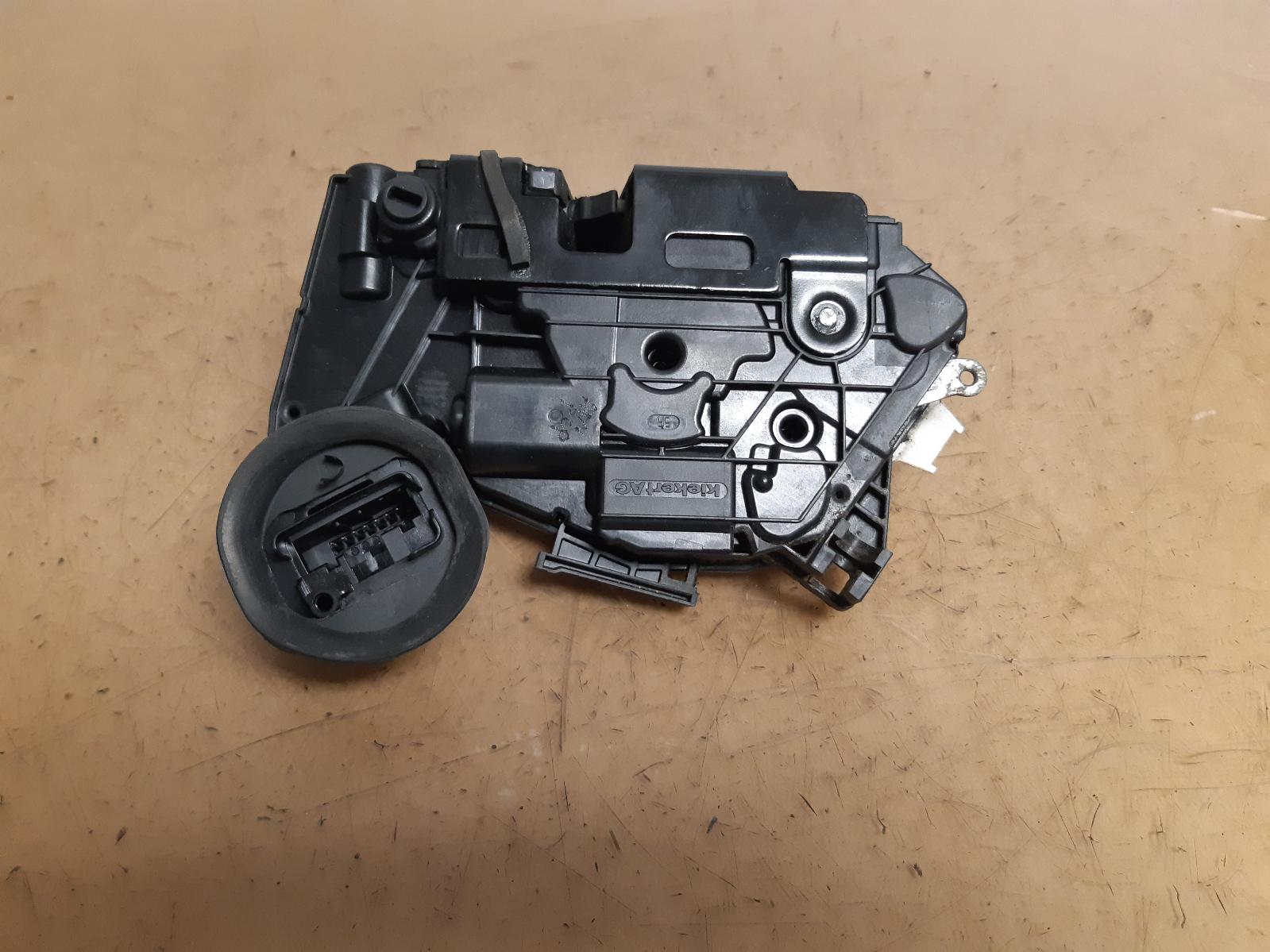 View Auto part Door/Boot/Gate Lock Volkswagen Golf 2010