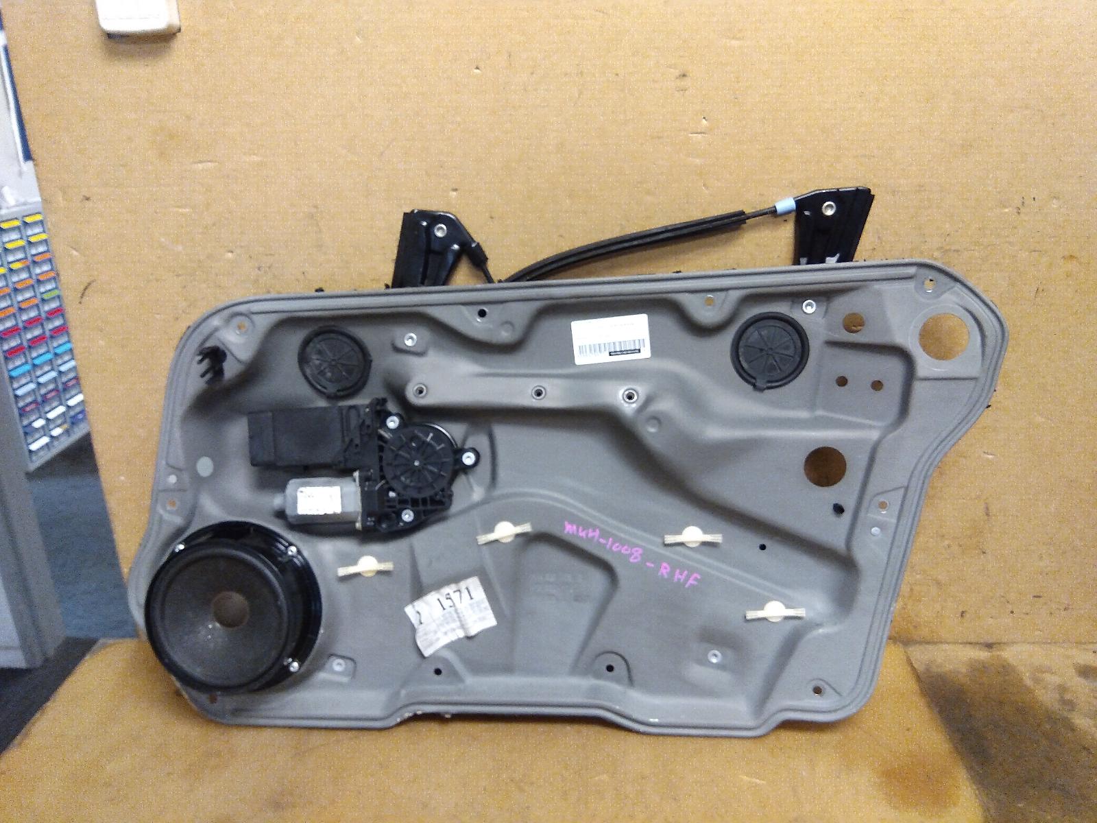 View Auto part Right Front Window Reg/Motor Volkswagen Golf 2002