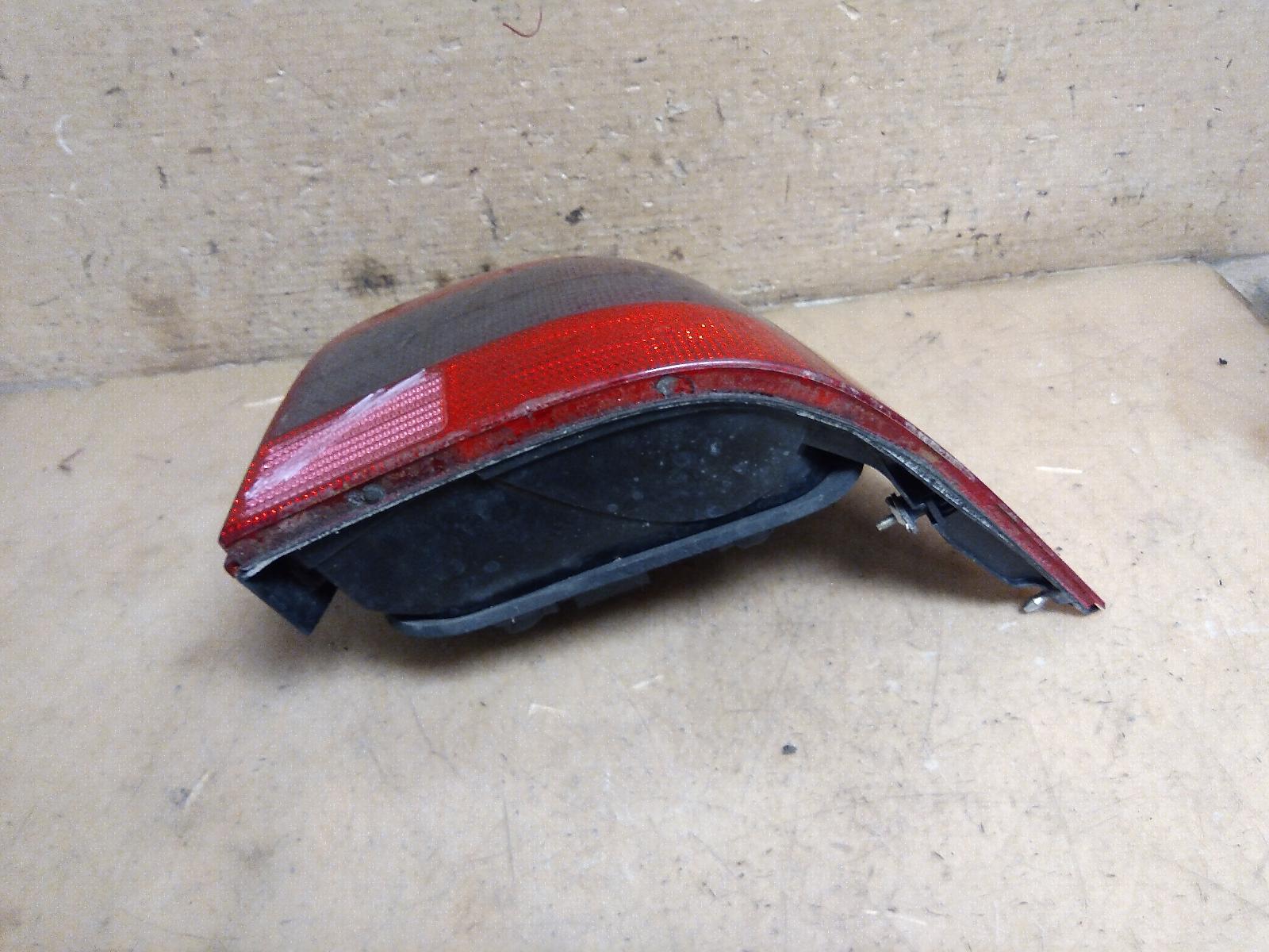 View Auto part Right Taillight Volkswagen Golf 2002