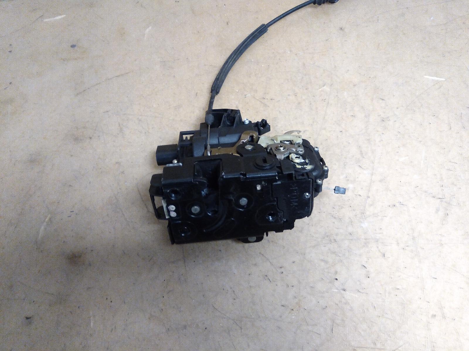 View Auto part Door/Boot/Gate Lock Volkswagen Golf 2002