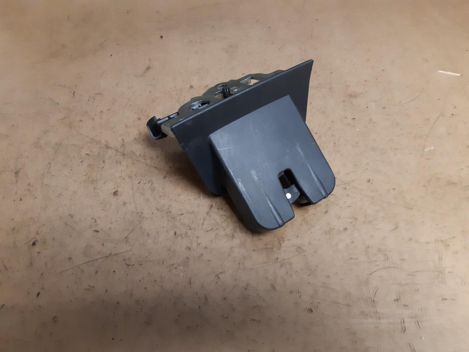 2009 Audi A4 Door/Boot/Gate Lock View Auto part Door/Boot/Gate Lock Audi A4 2009