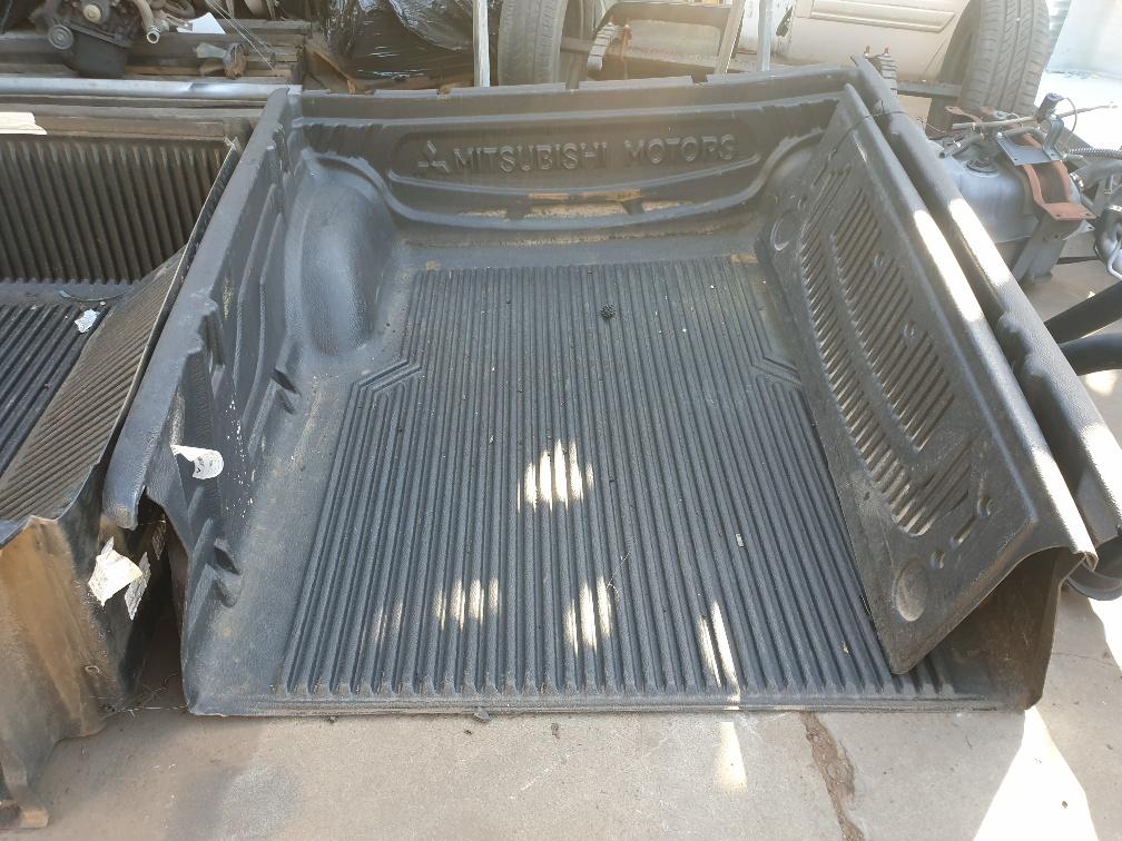 View Auto part Ute/Tray Liner Mitsubishi Triton 2015