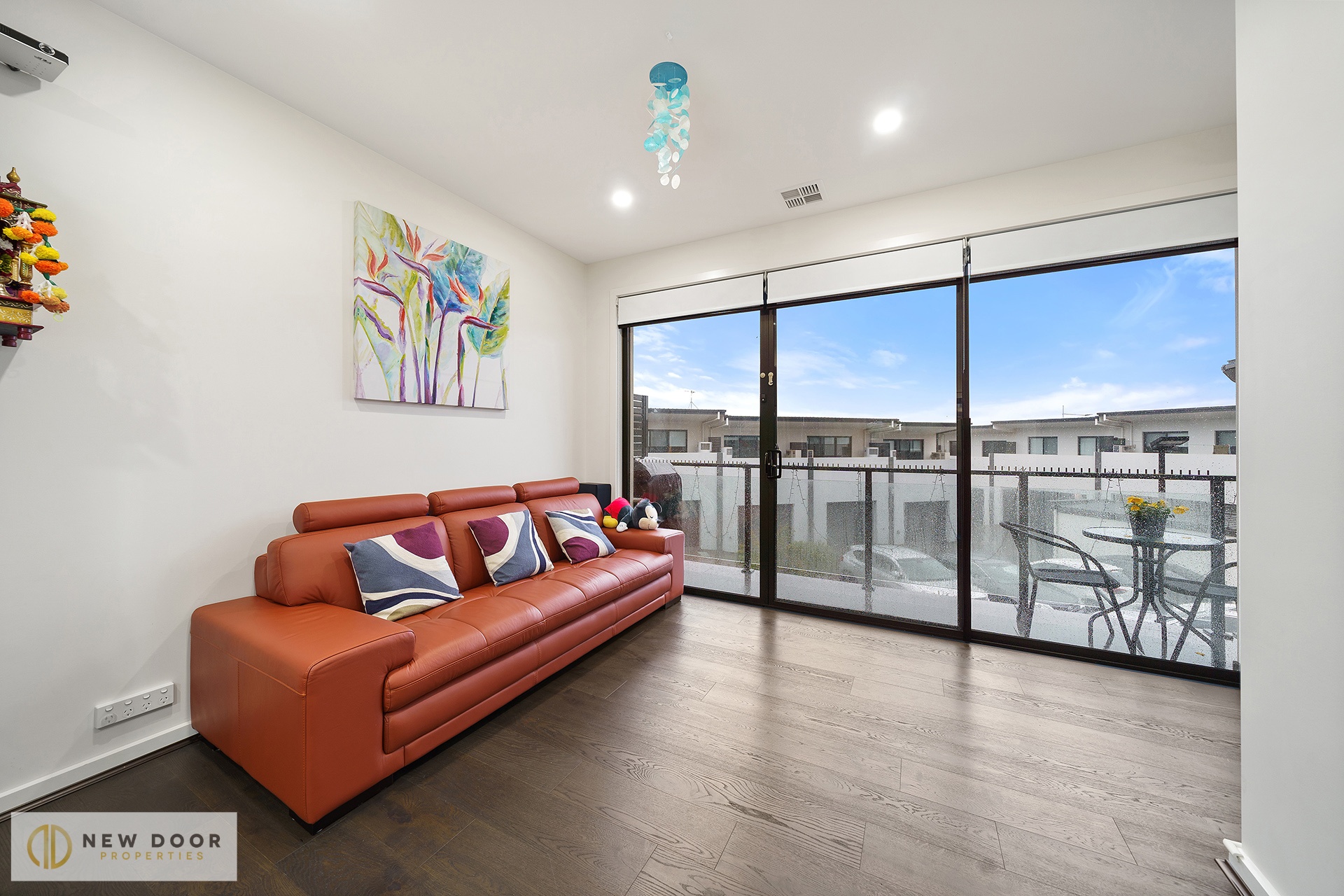 Alluring Townhouse in Lawson! New Door Properties