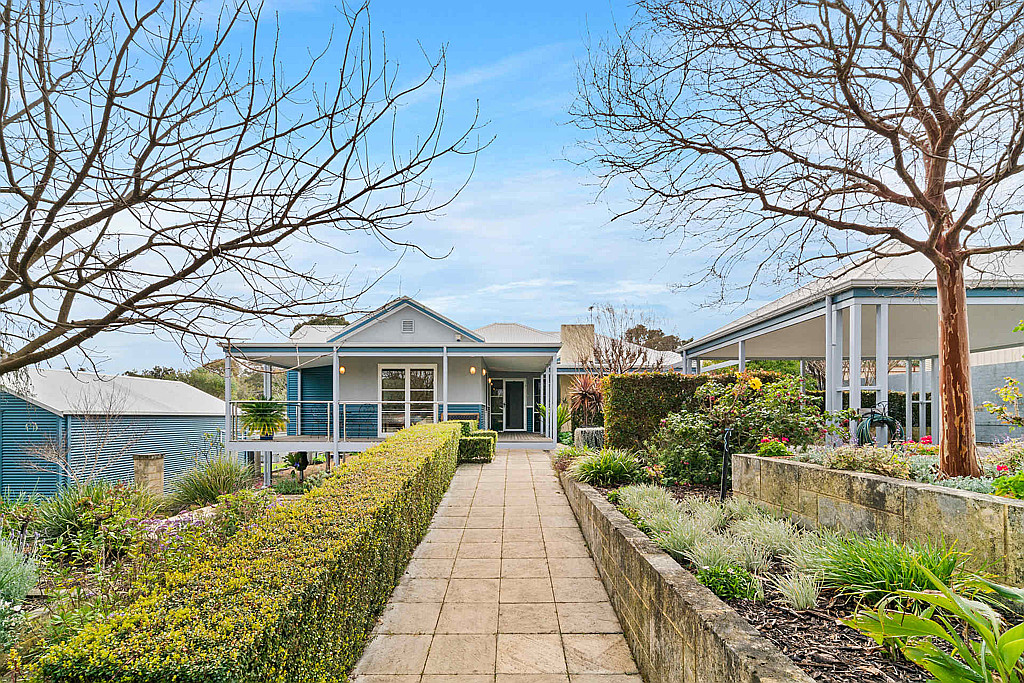 12 Lyndhurst Road, Kalamunda Provincial Real Estate