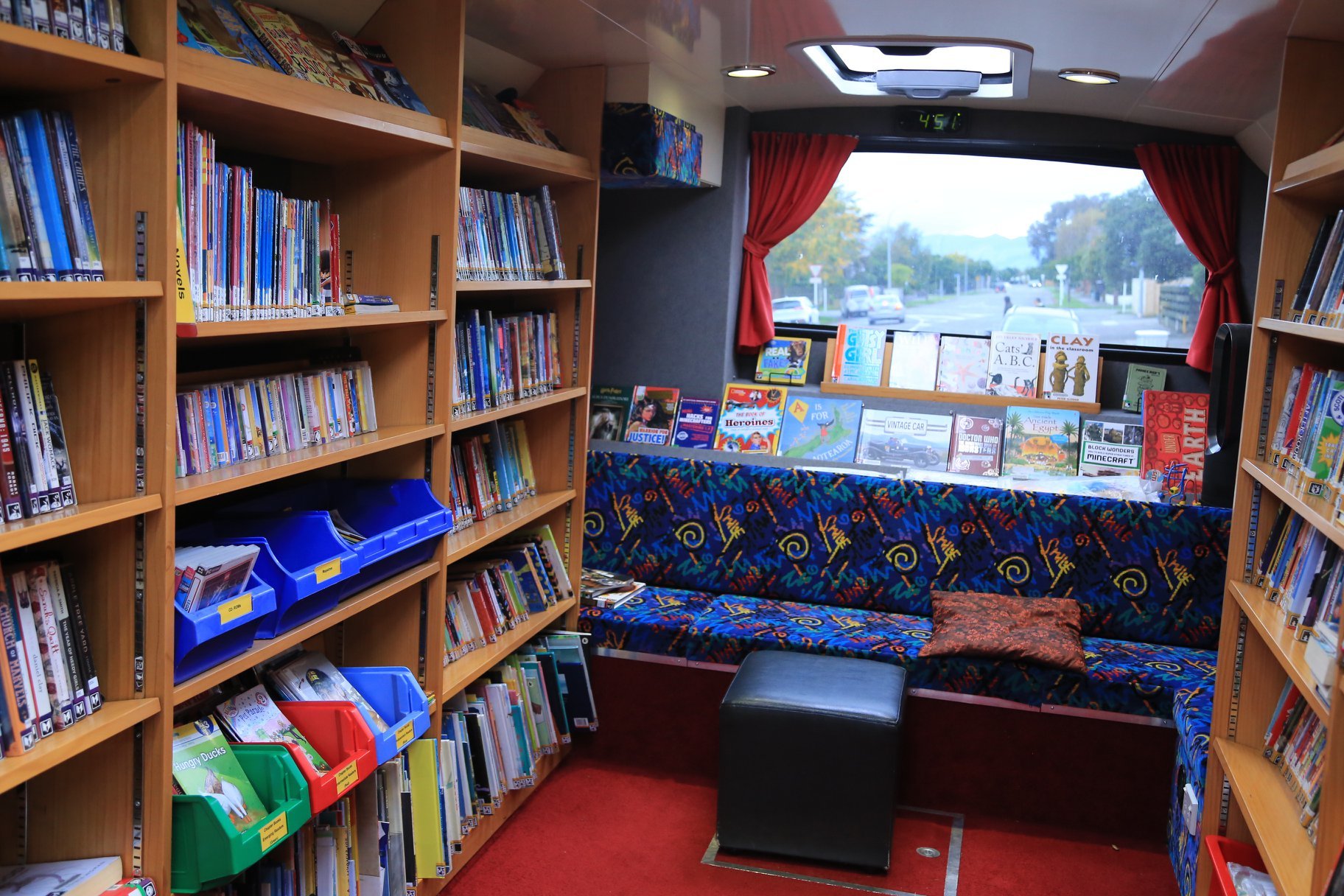 bus-and-books.jpg?mtime=20211007161241#asset:23892