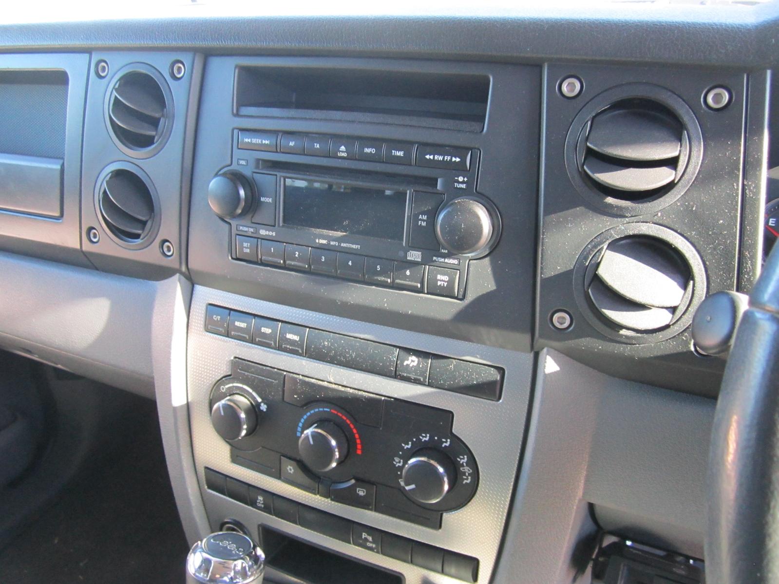 View Auto part Engine Jeep Commander 2007