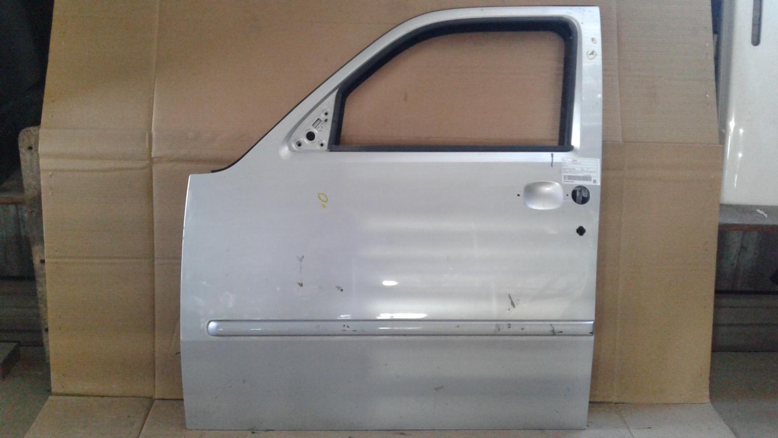 2010 Dodge Nitro Left Front Door View Auto part Left Front Door Dodge Nitro 2010