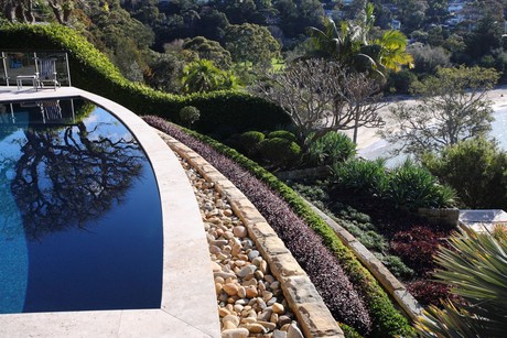 Coastal classic: water-edge garden Urban escape img 5355