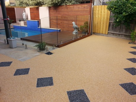 Non-slip and puddle-free: resin-bound permeable paving for pool surrounds Permeable paving 20150526 114733